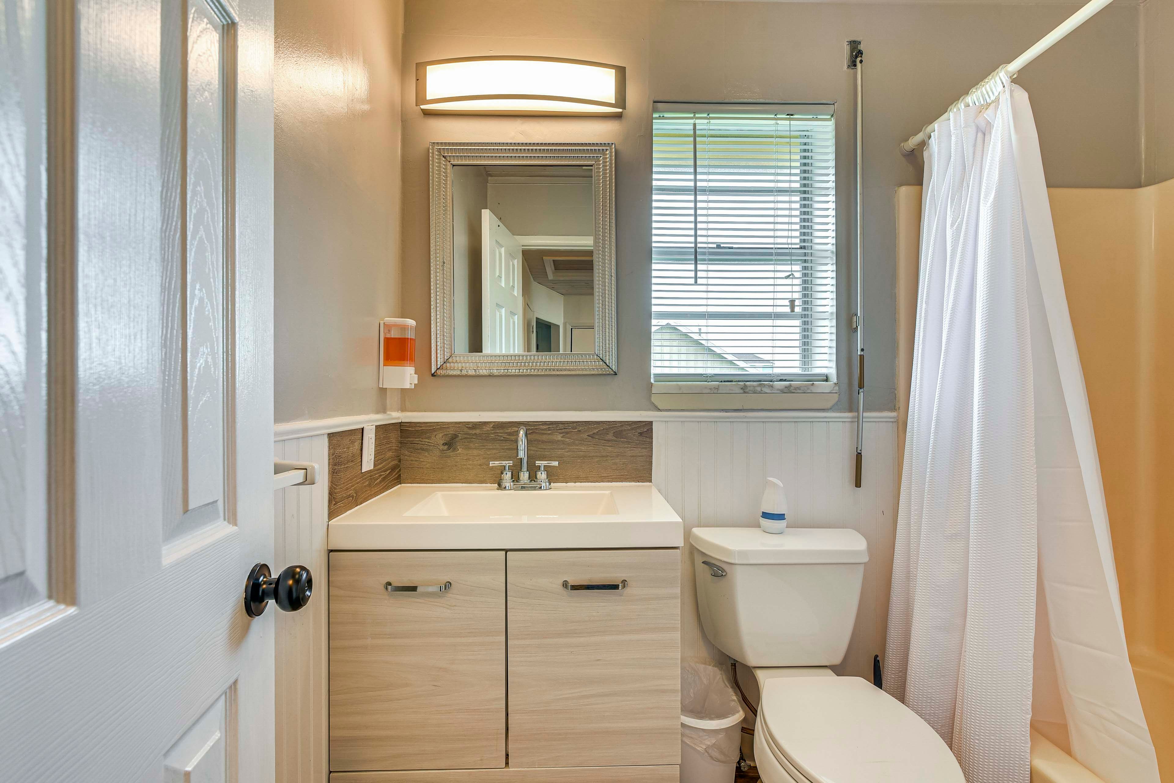 Full Bathroom