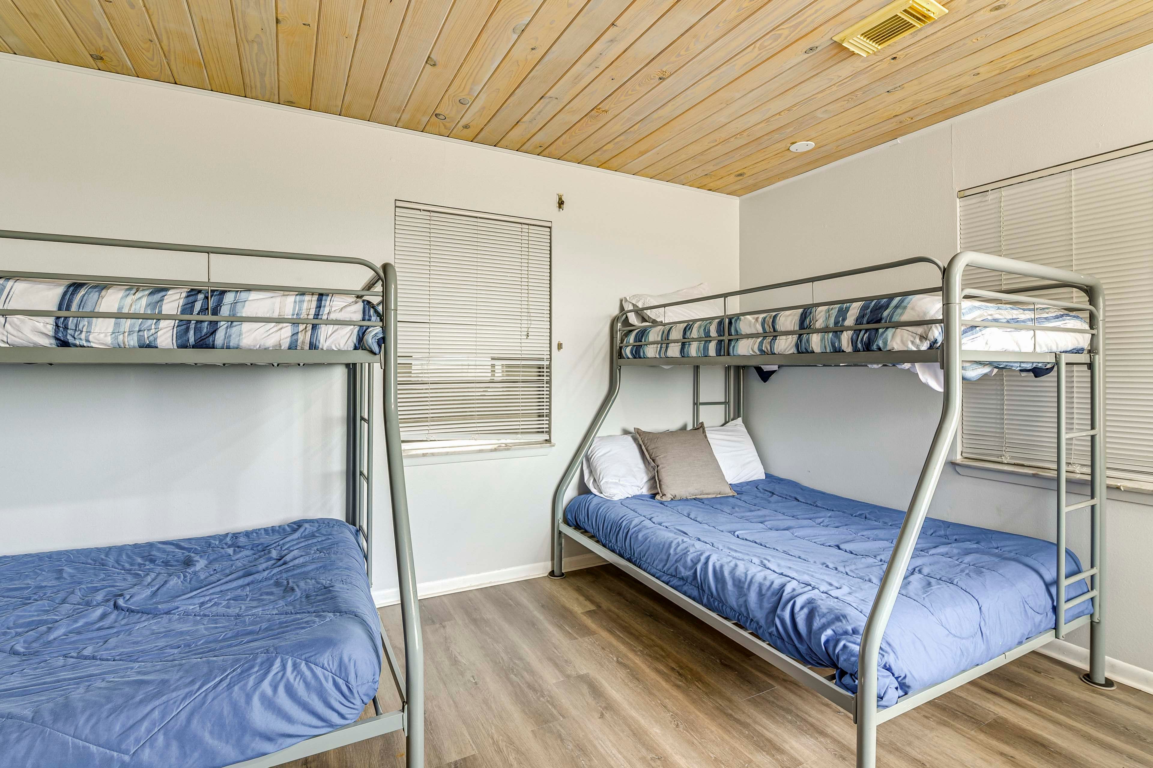 Bedroom 2 | 2 Twin/Full Bunk Beds
