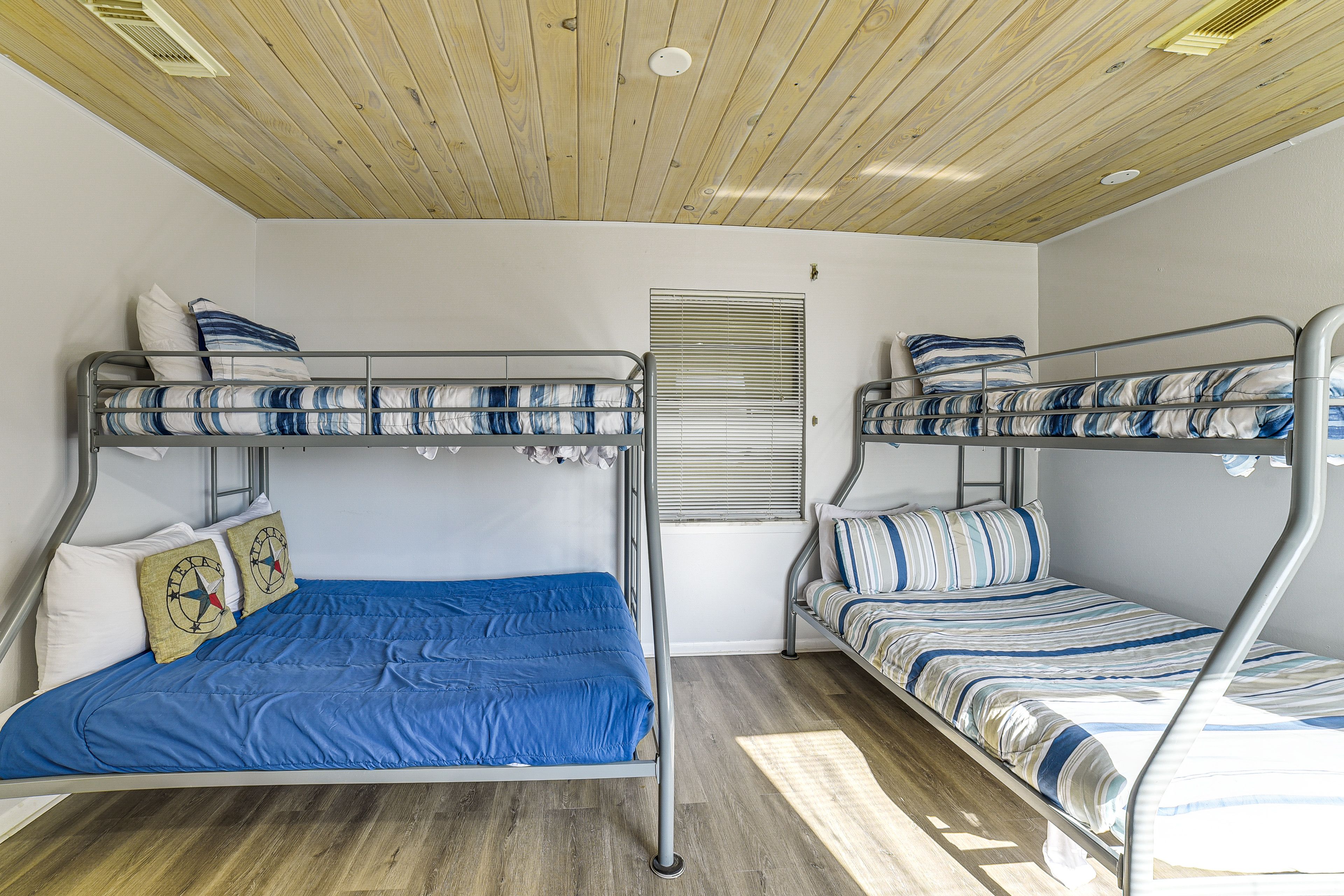 Bedroom 2 | 2 Twin/Full Bunk Beds