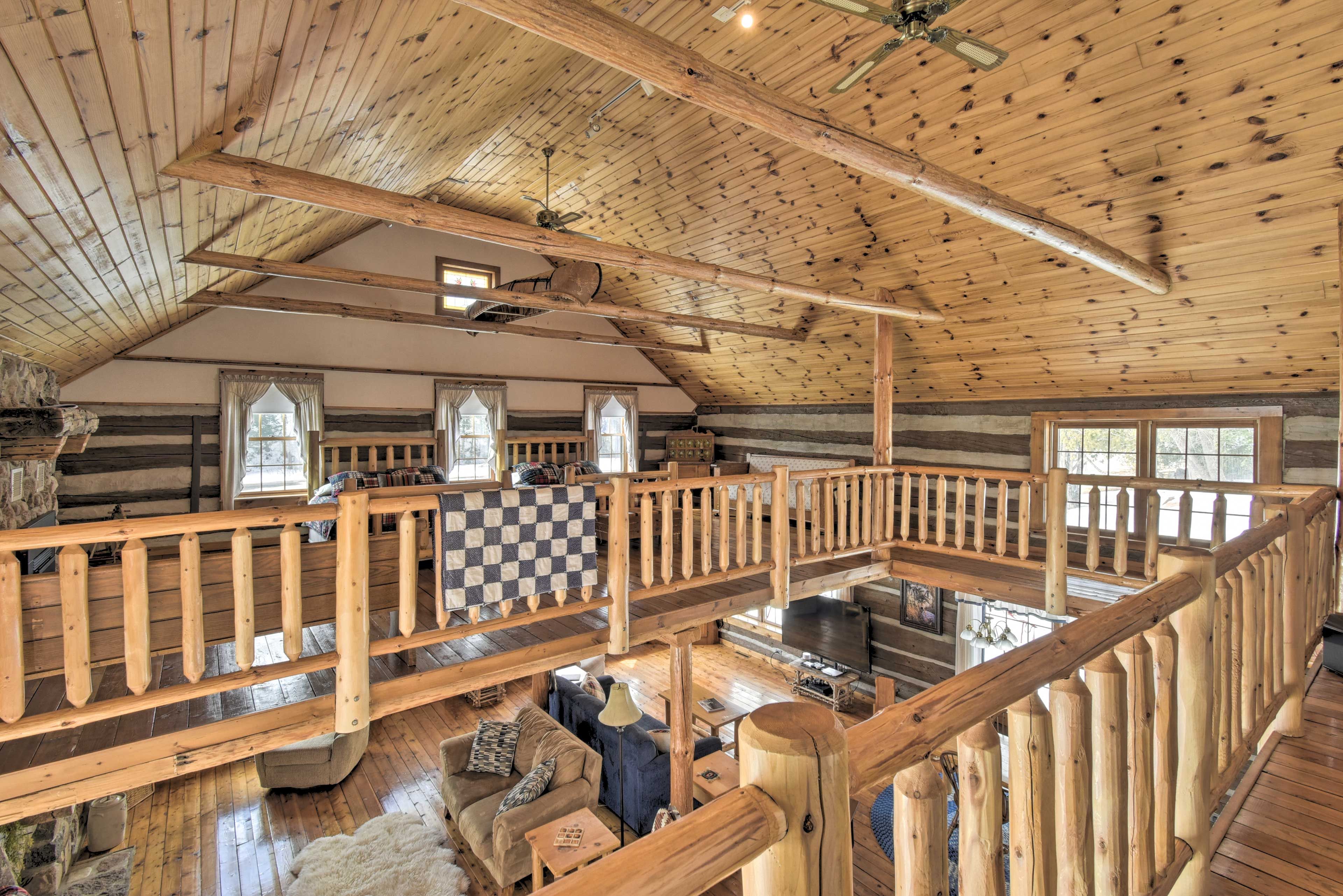 Loft | 2 Queen Beds