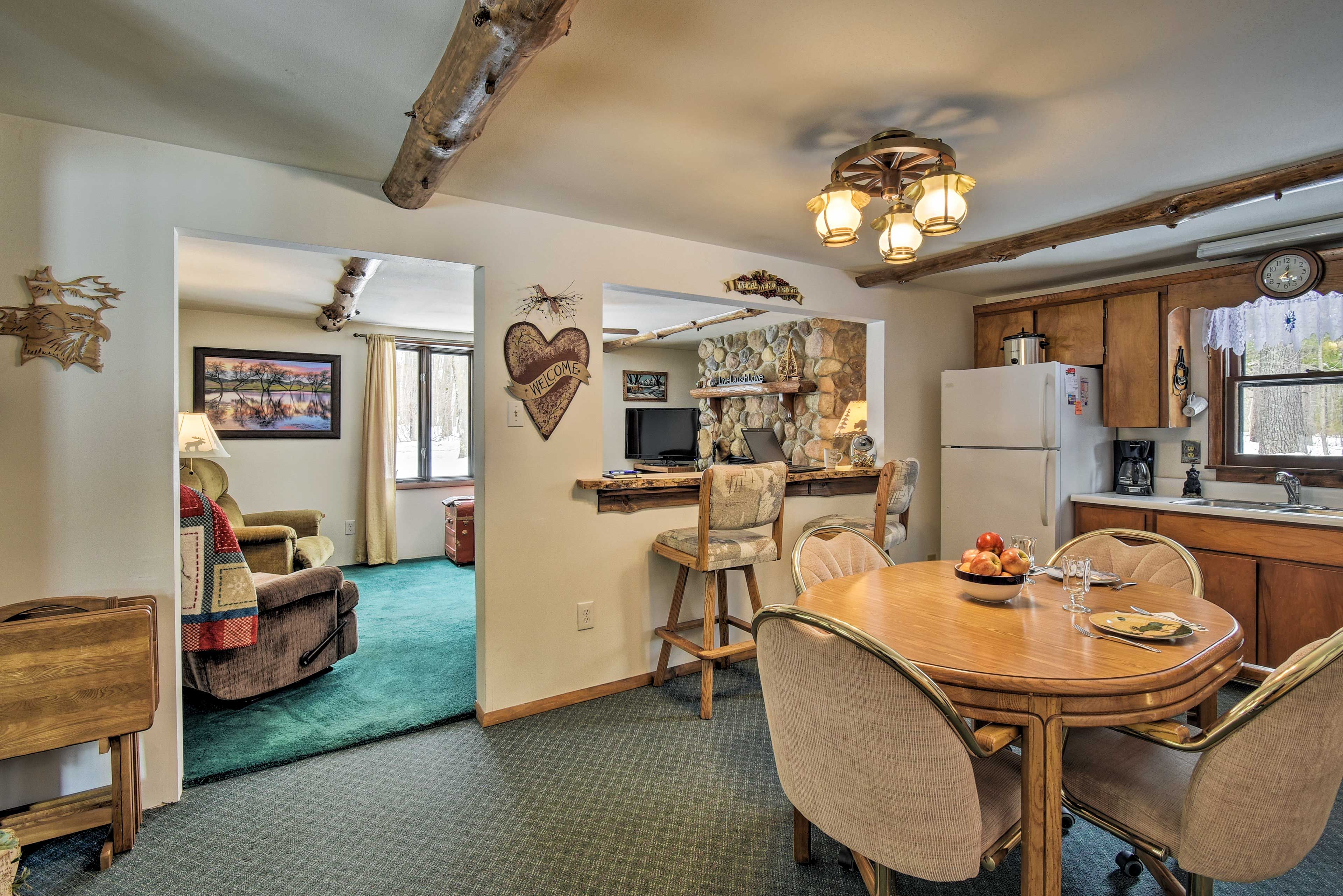 Dining Area | Dishes & Flatware Provided