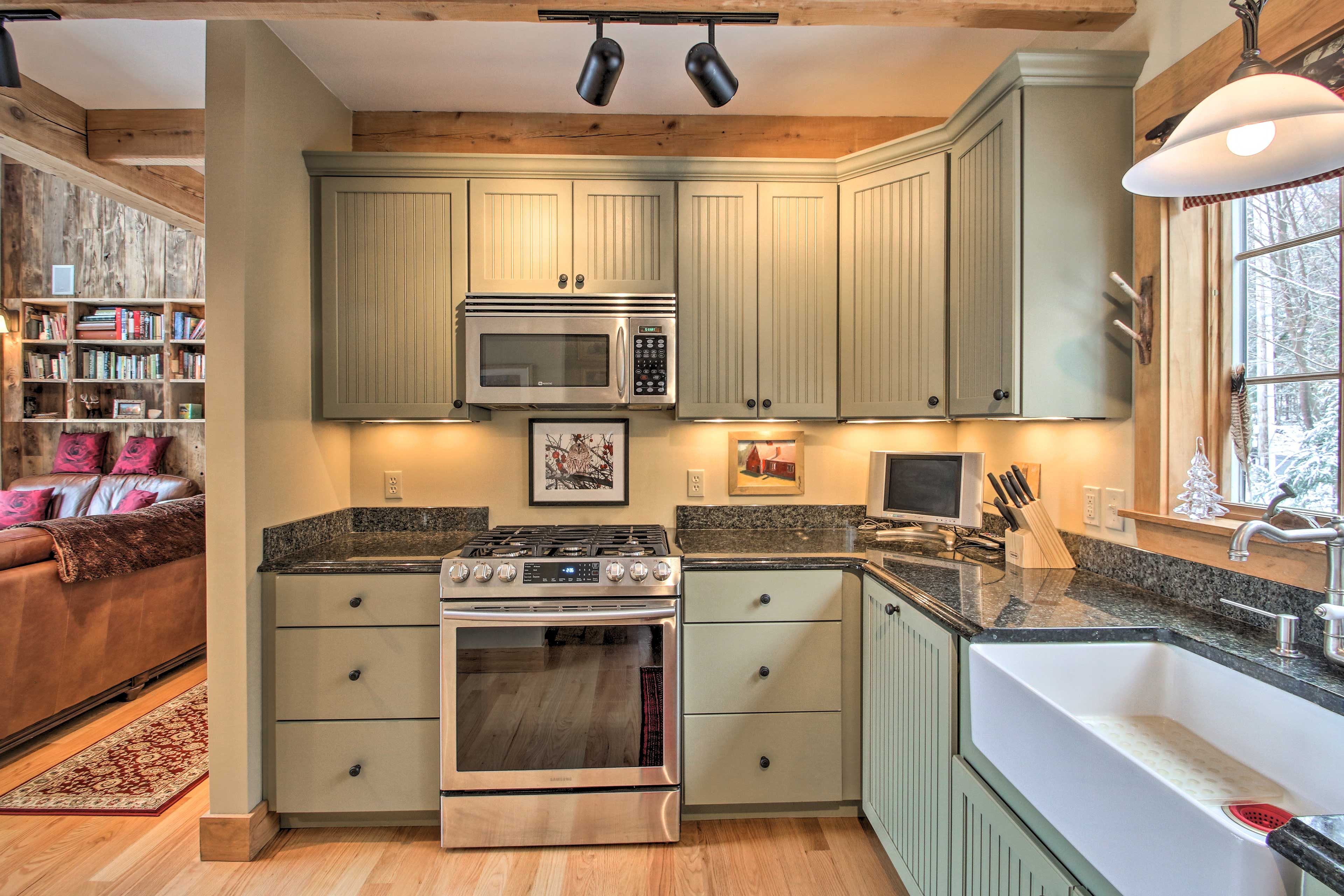 Fully Equipped Kitchen | Coffeemaker | Dishware/Flatware