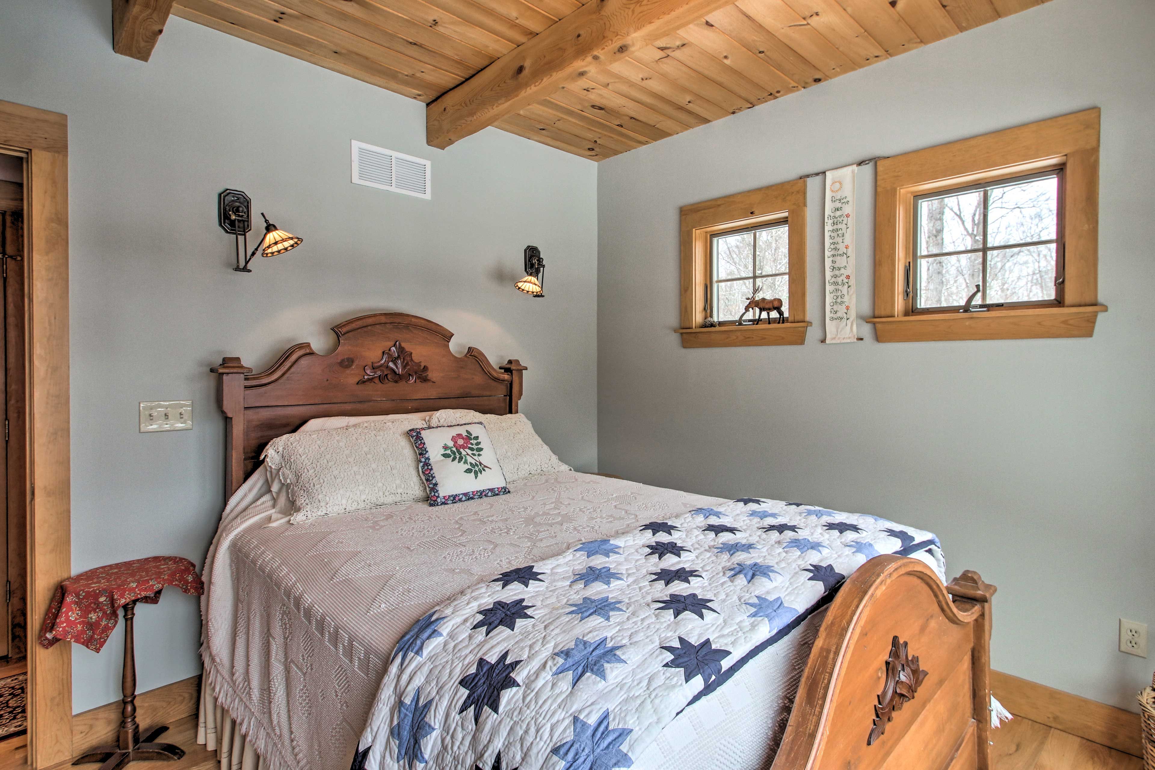 Bedroom 2 | Queen Bed | 1st Floor