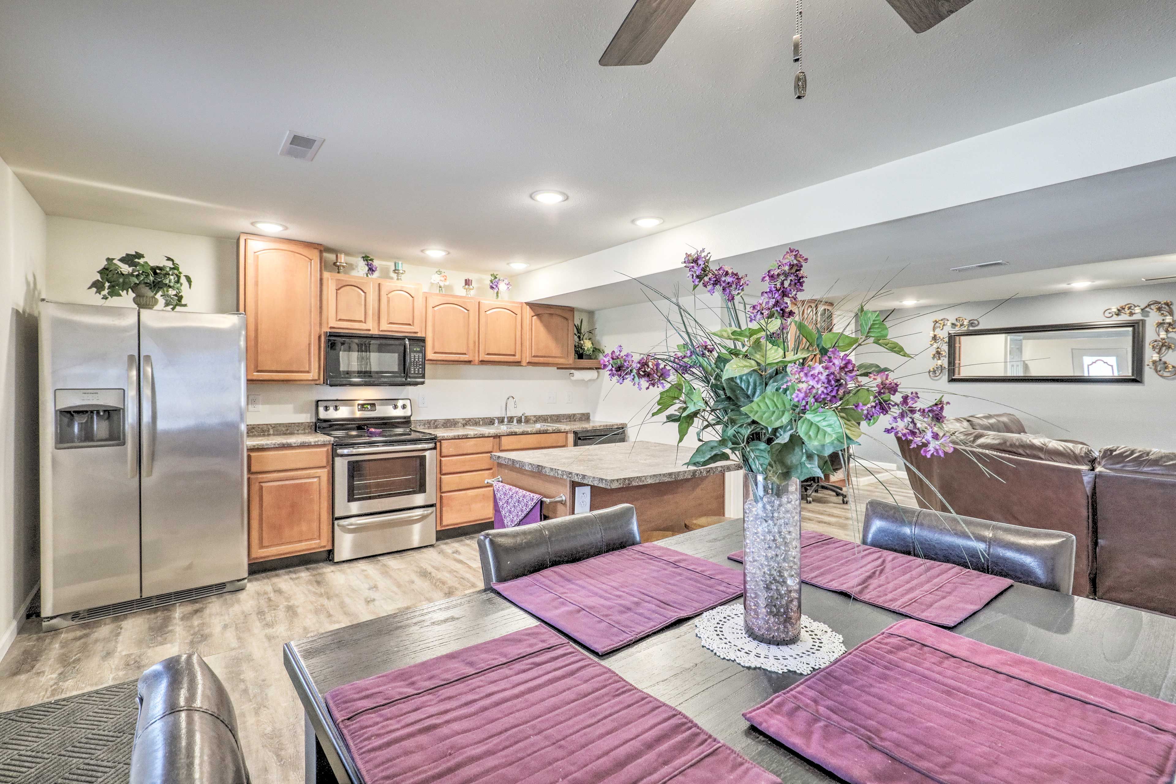 Dining Area | Dishes & Flatware Provided