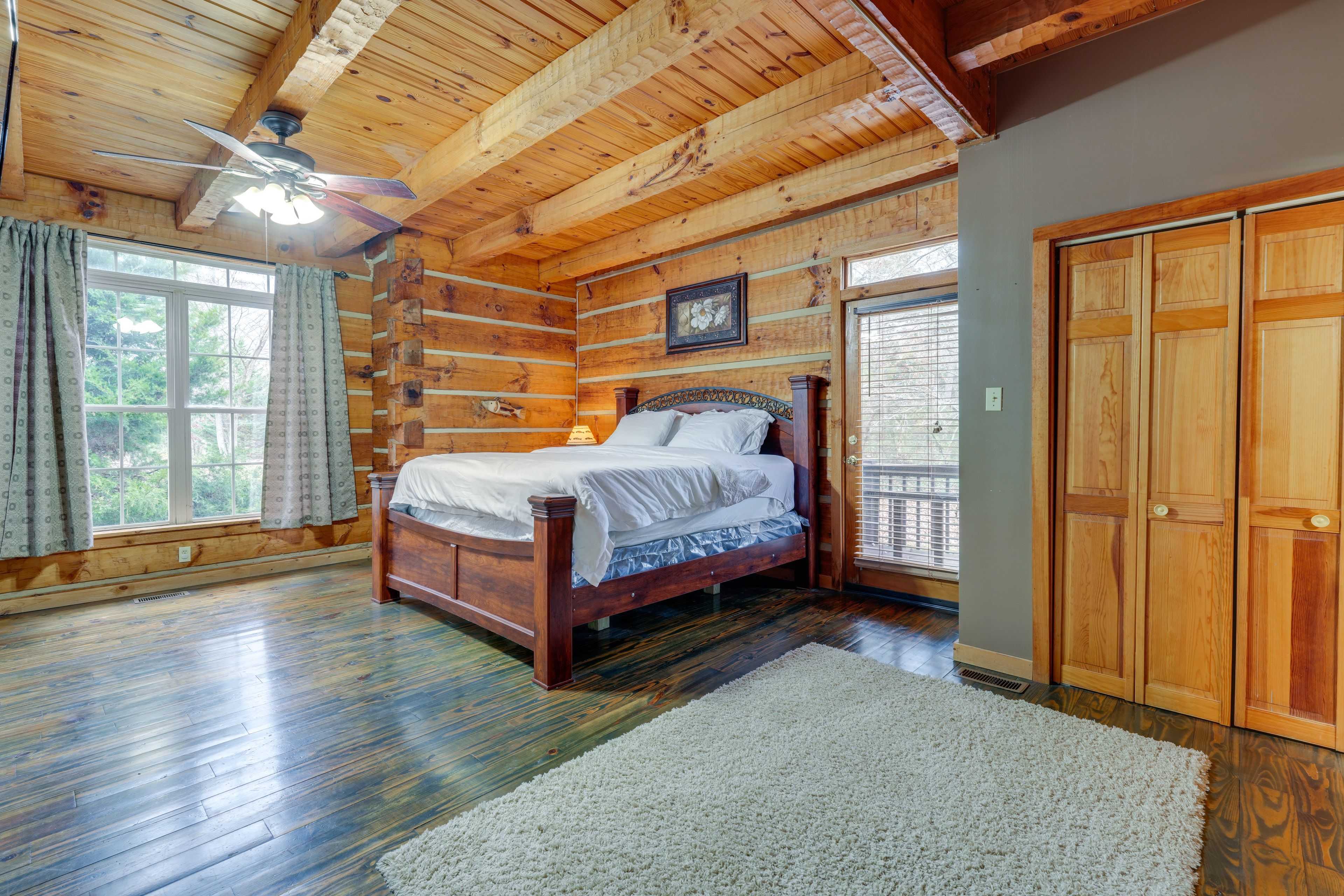 Bedroom 2 | King Bed | Central Heating