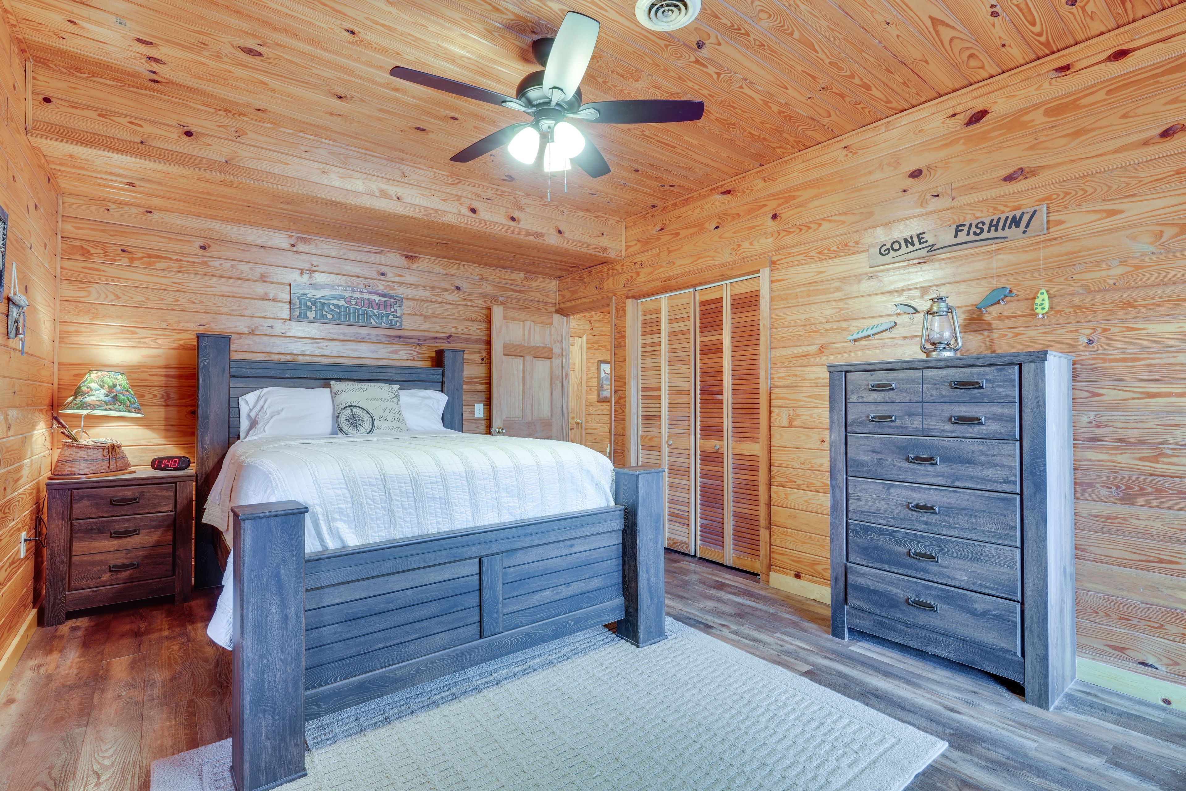 Bedroom 4 | Queen Bed