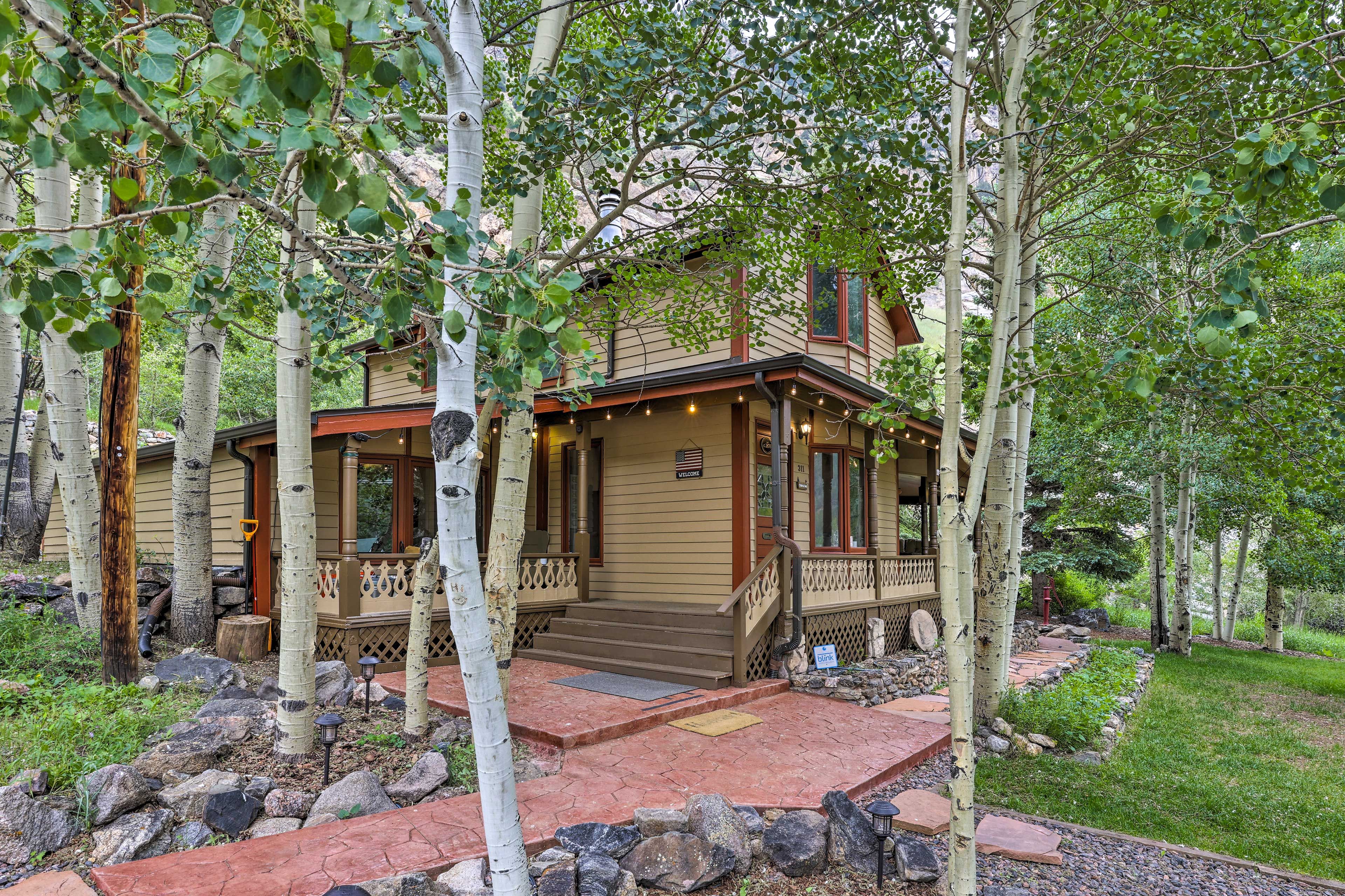 Home Exterior | Parking | Driveway (2-4 Vehicles)