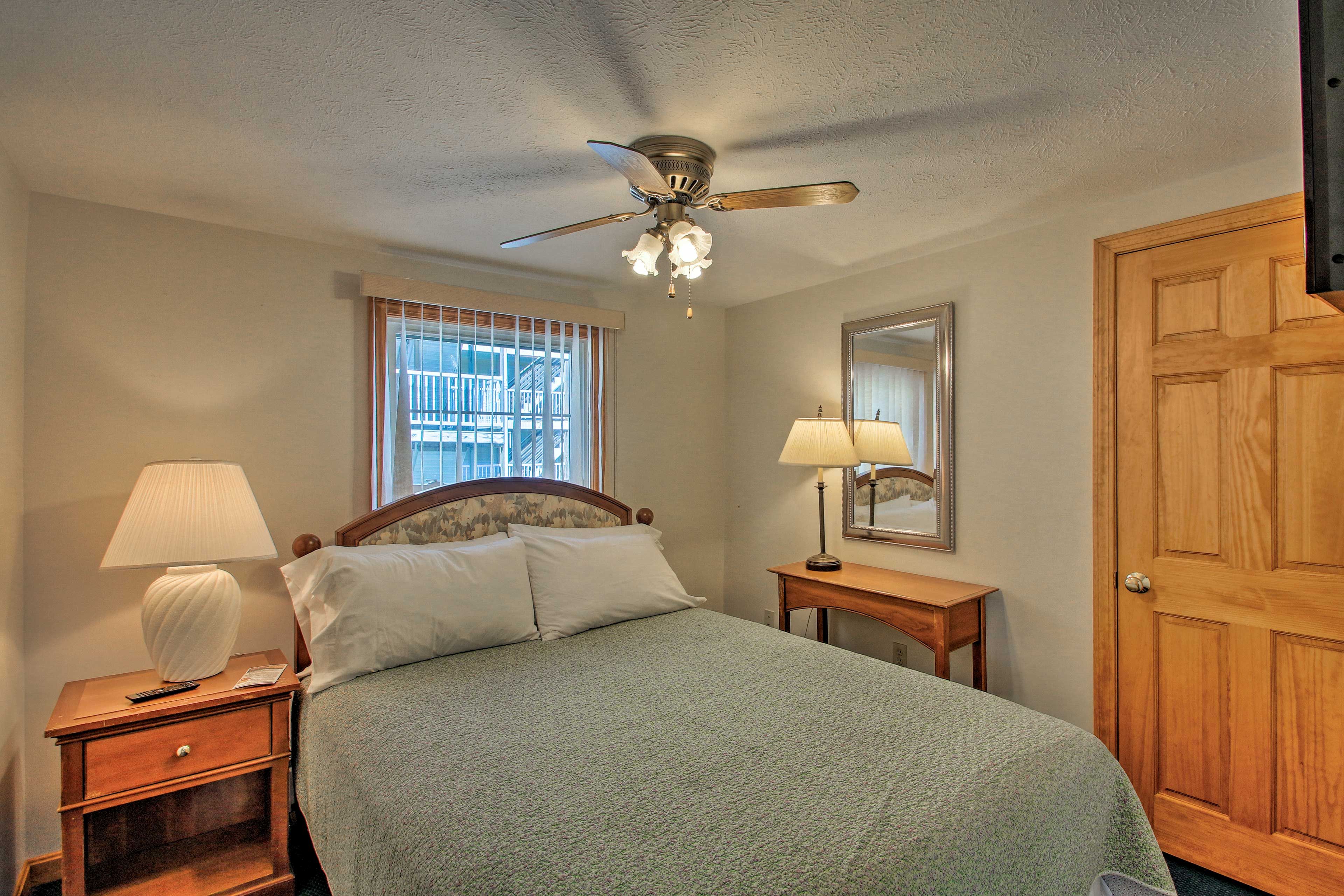 Bedroom 2 | Queen Bed