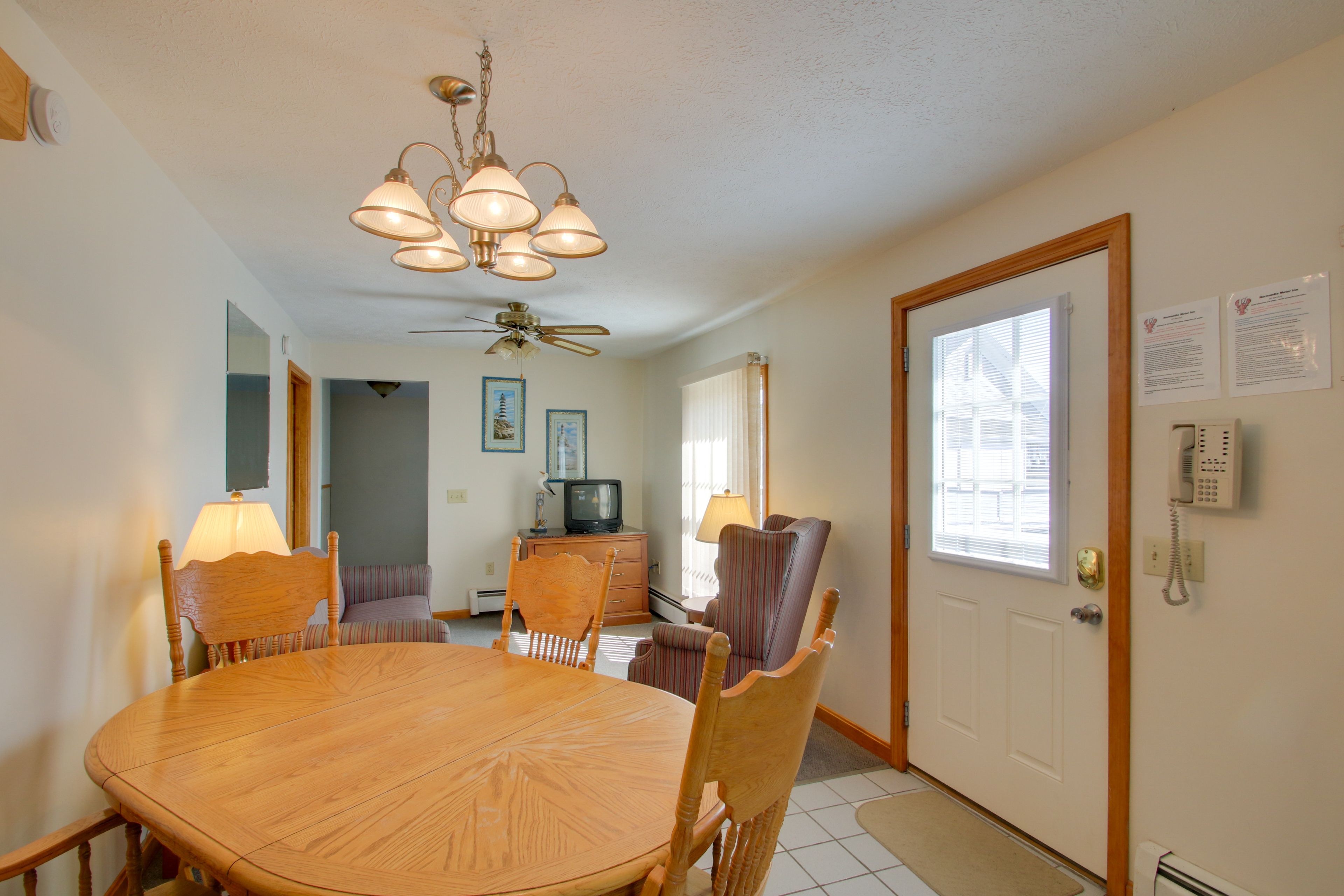 Dining Area | Dining Table | Dishware/Flatware