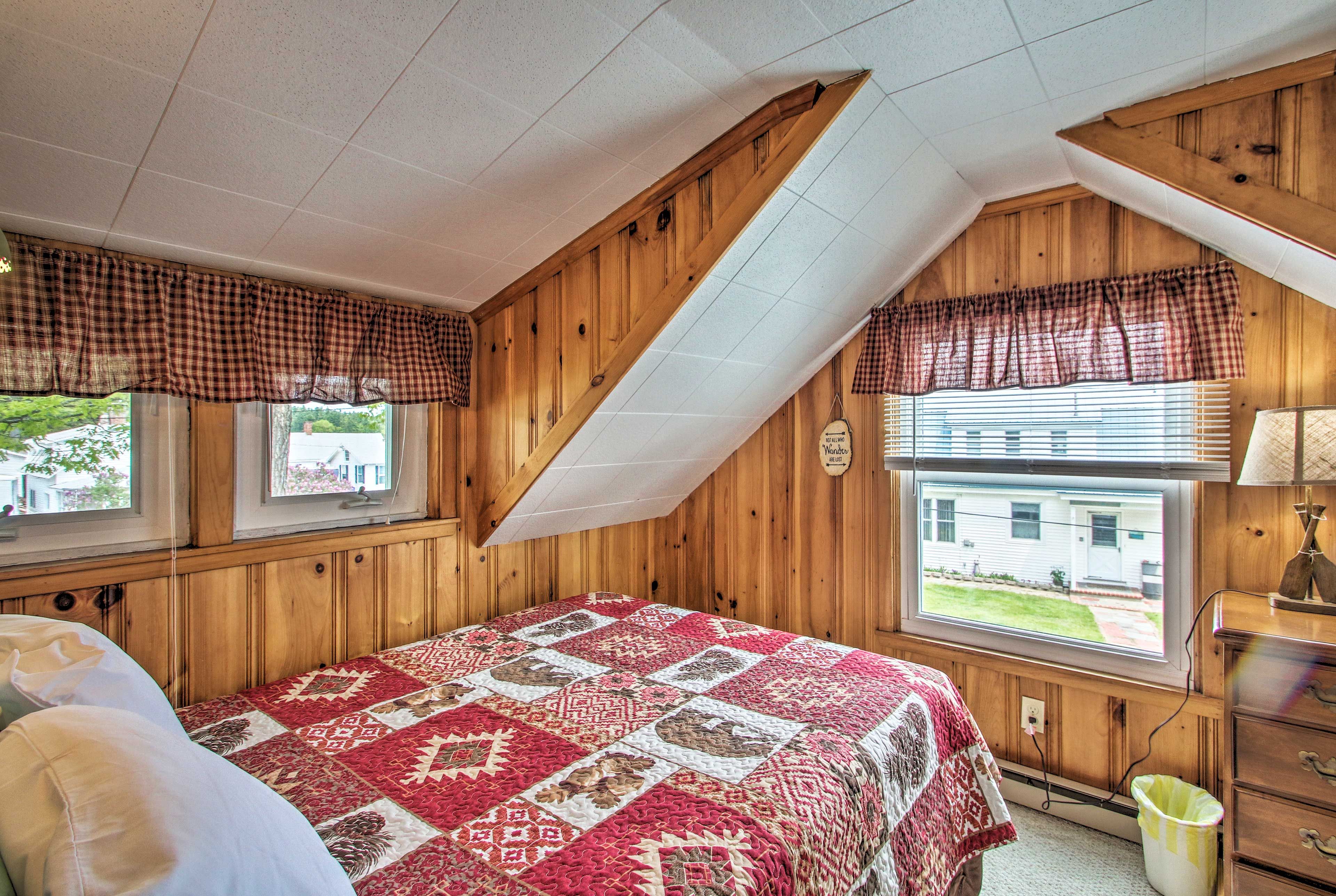 Bedroom 2 | Queen Bed | Twin Bed