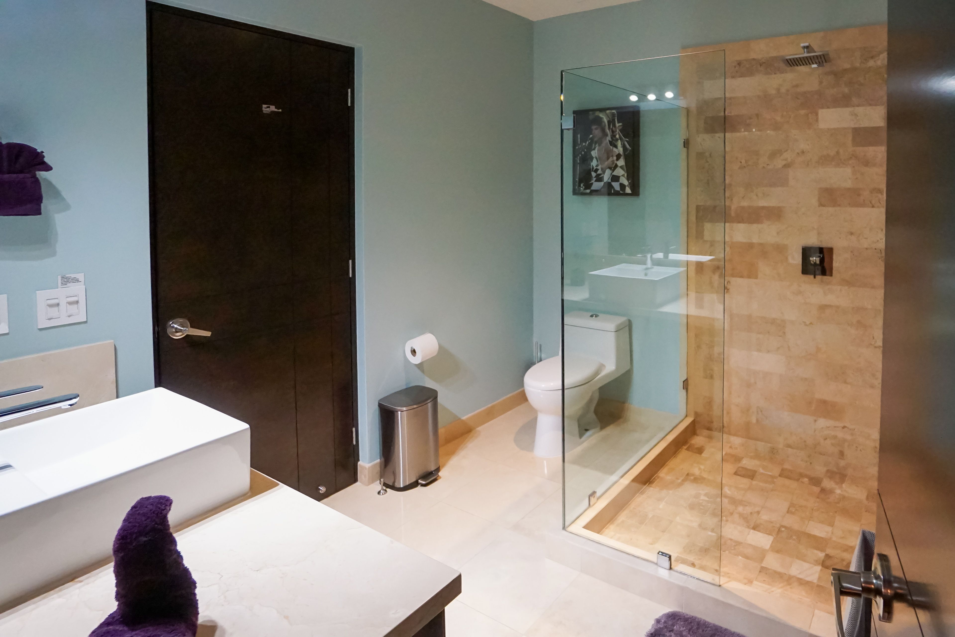 Full Bathroom | Towels & Linens Provided