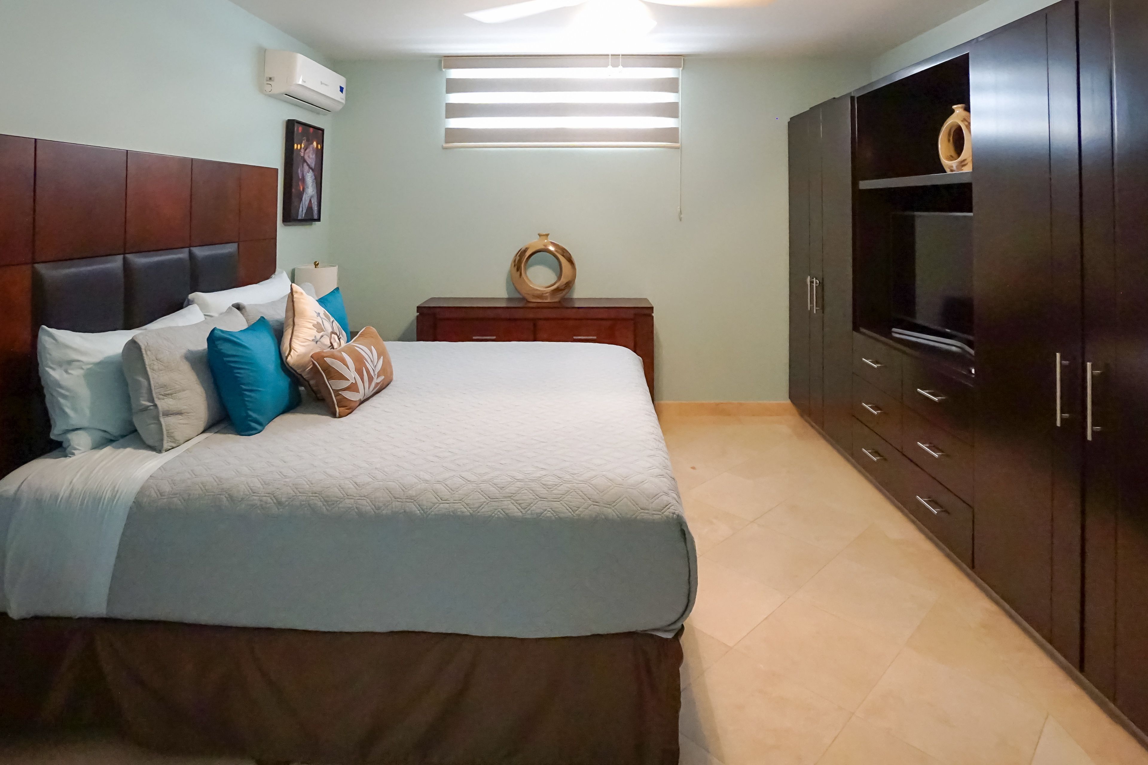 Bedroom 2 | King Bed | En-Suite Bathroom