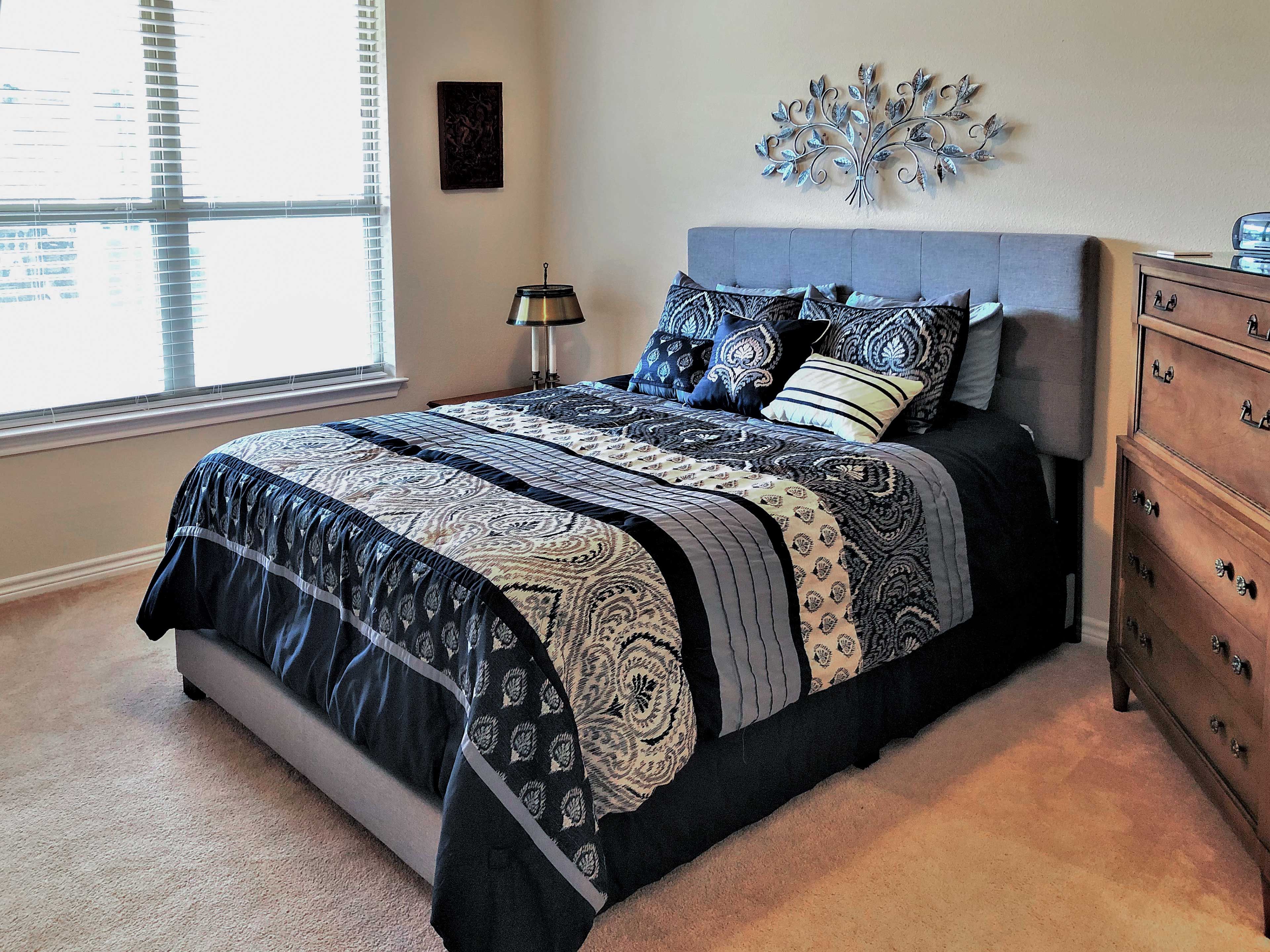 Bedroom 1 | Queen Bed | En-Suite Bathroom