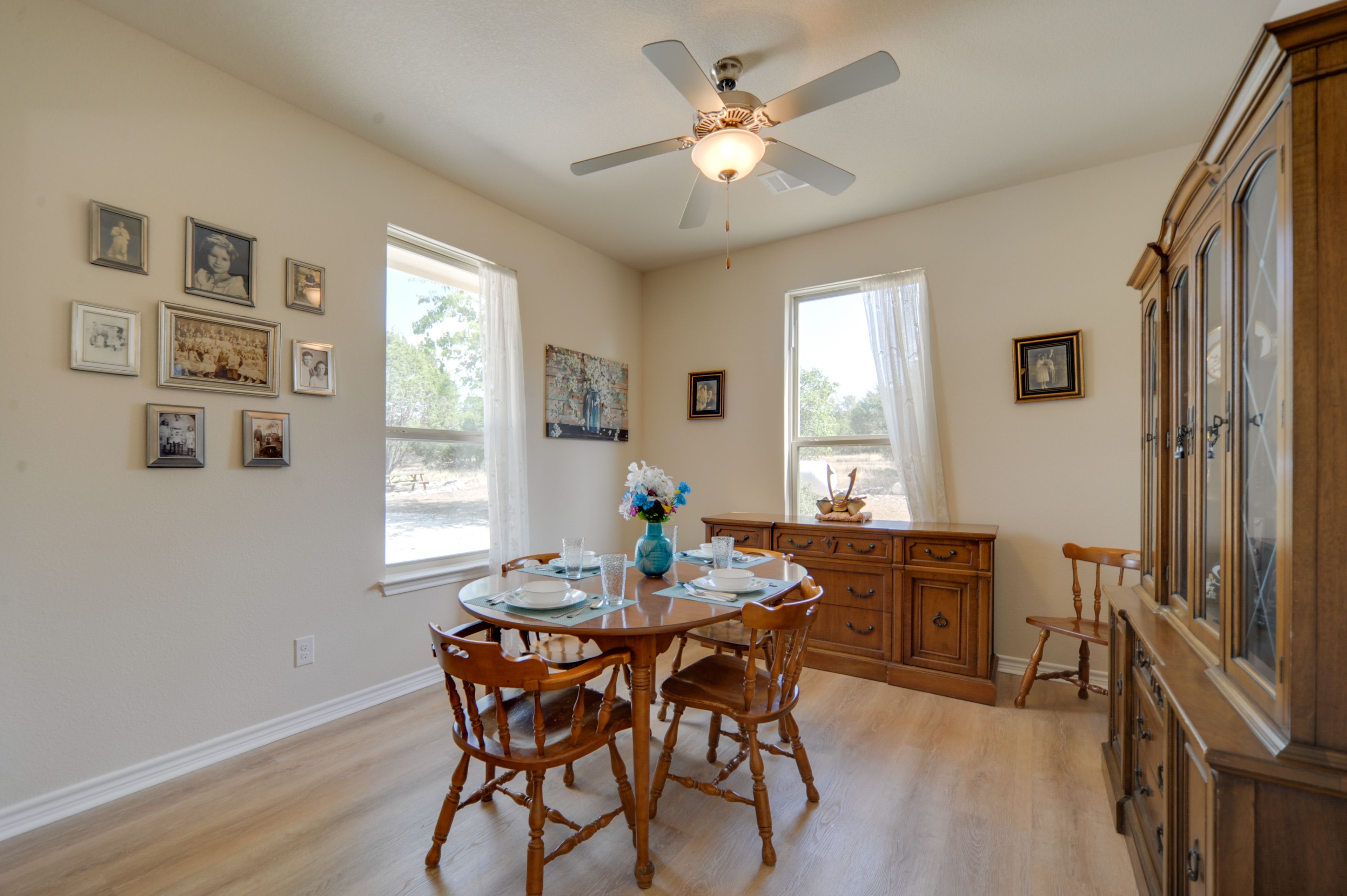 Dining Area | Dishes & Flatware Provided