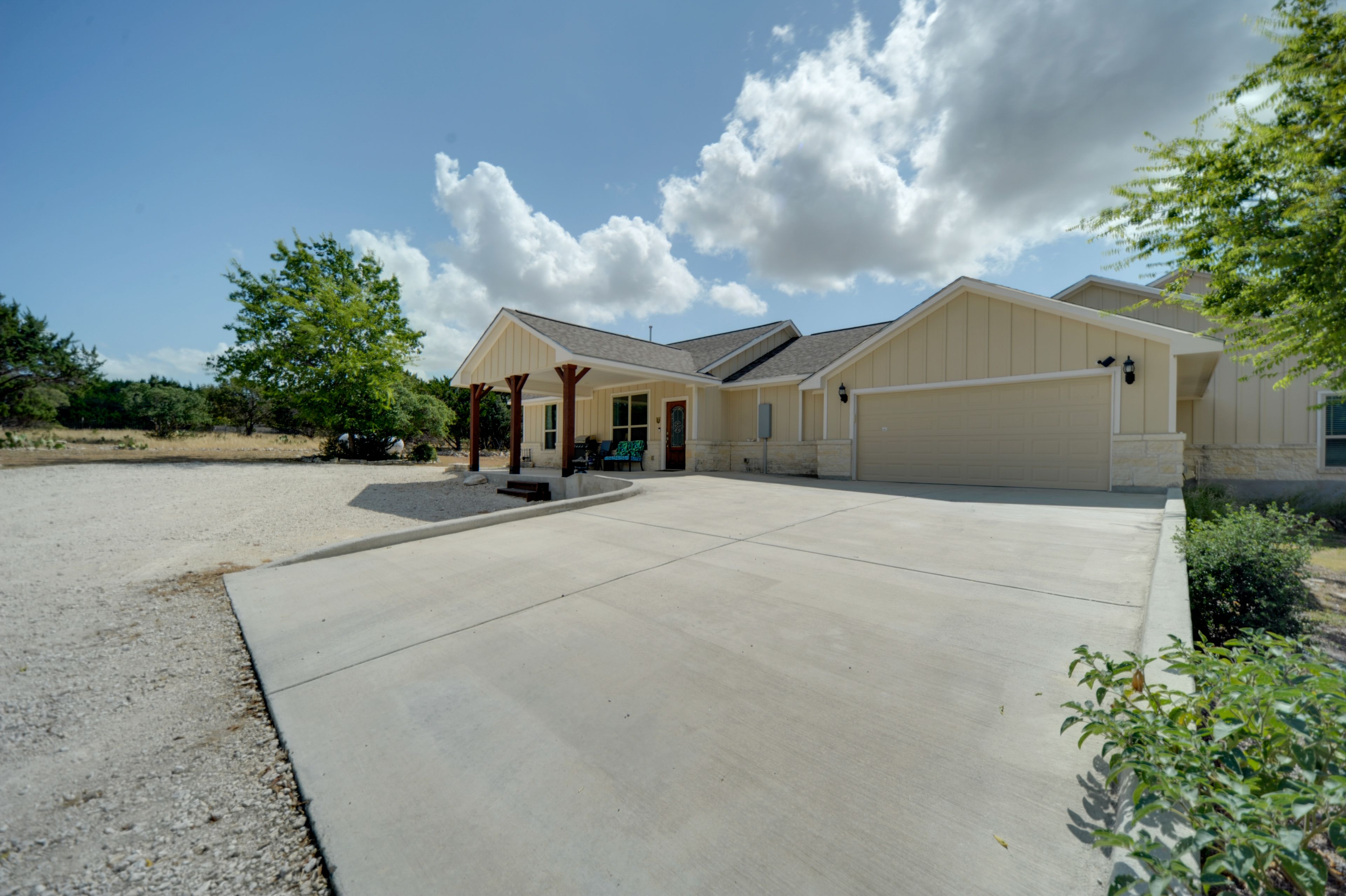 Parking | Carport (1 Vehicle) | Driveway