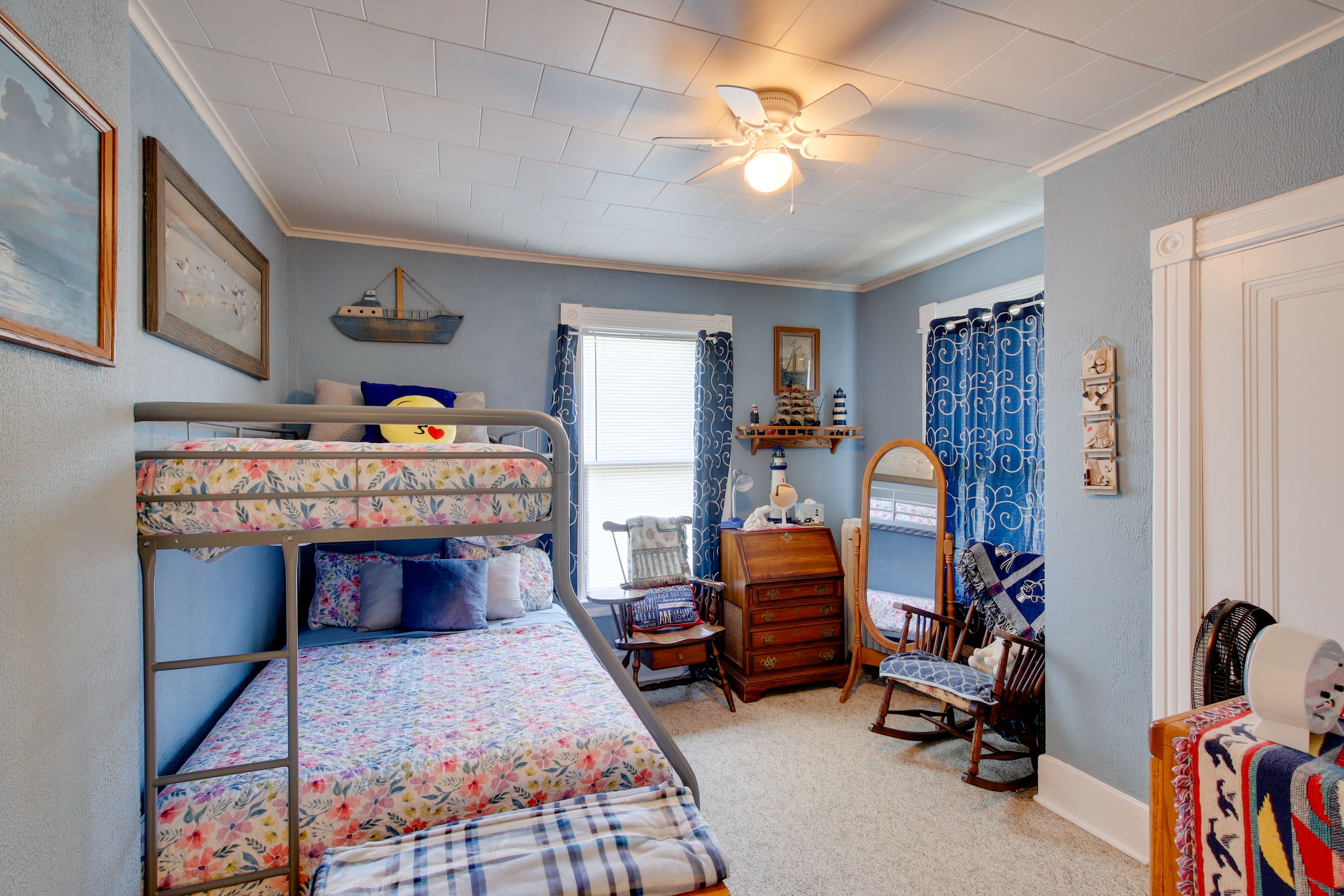 Bedroom 2 | Twin/Full Bunk Bed