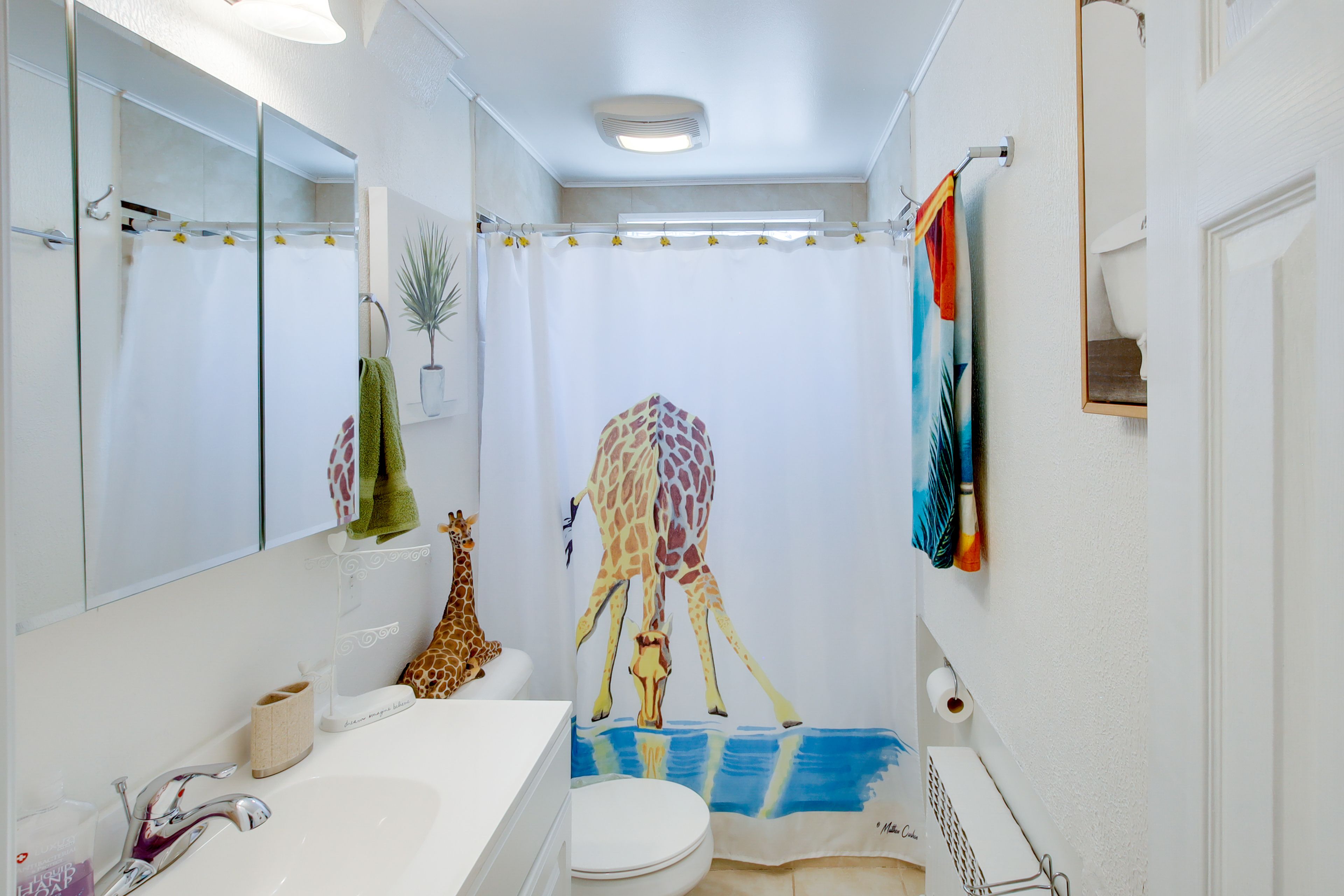 Full Bathroom | Complimentary Toiletries | Hair Dryer | Towels Provided