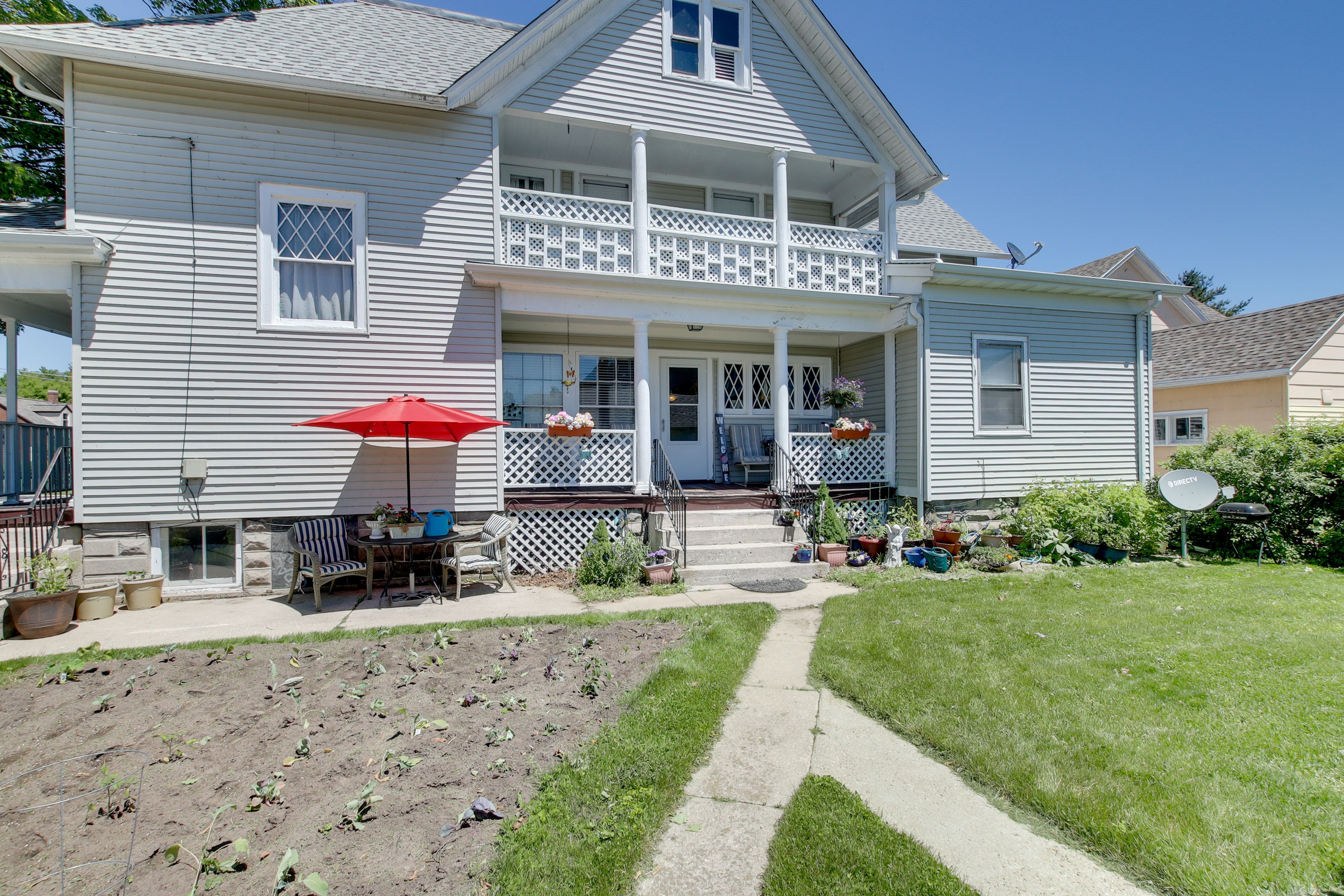 Manitowoc Vacation Rental | 3BR | 1BA | 1,400 Sq Ft | 5 Stairs Required