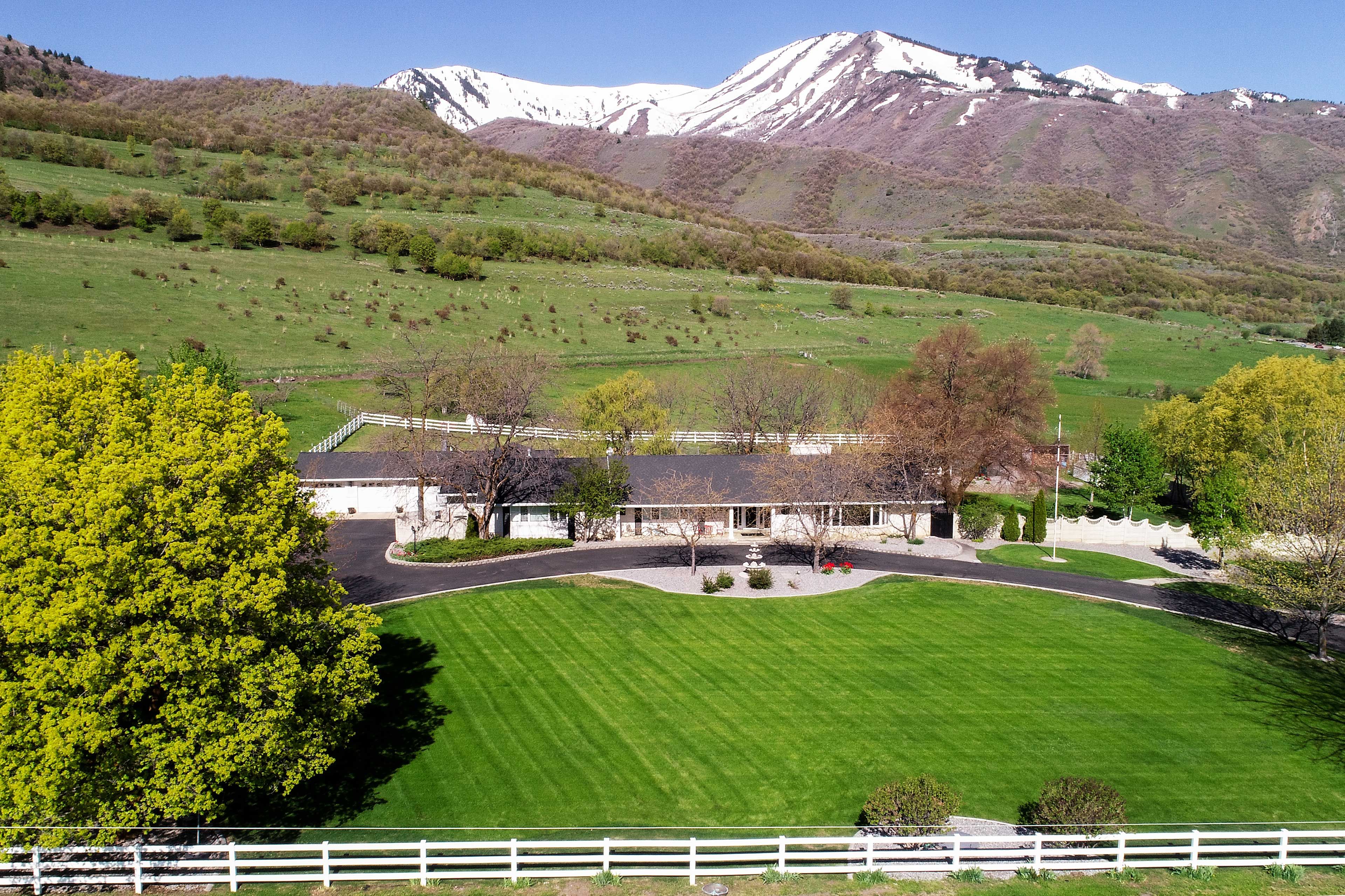 Wellsville Vacation Rental | 3BR | 1BA | 1,554 Sq Ft | Stairs Required to Enter