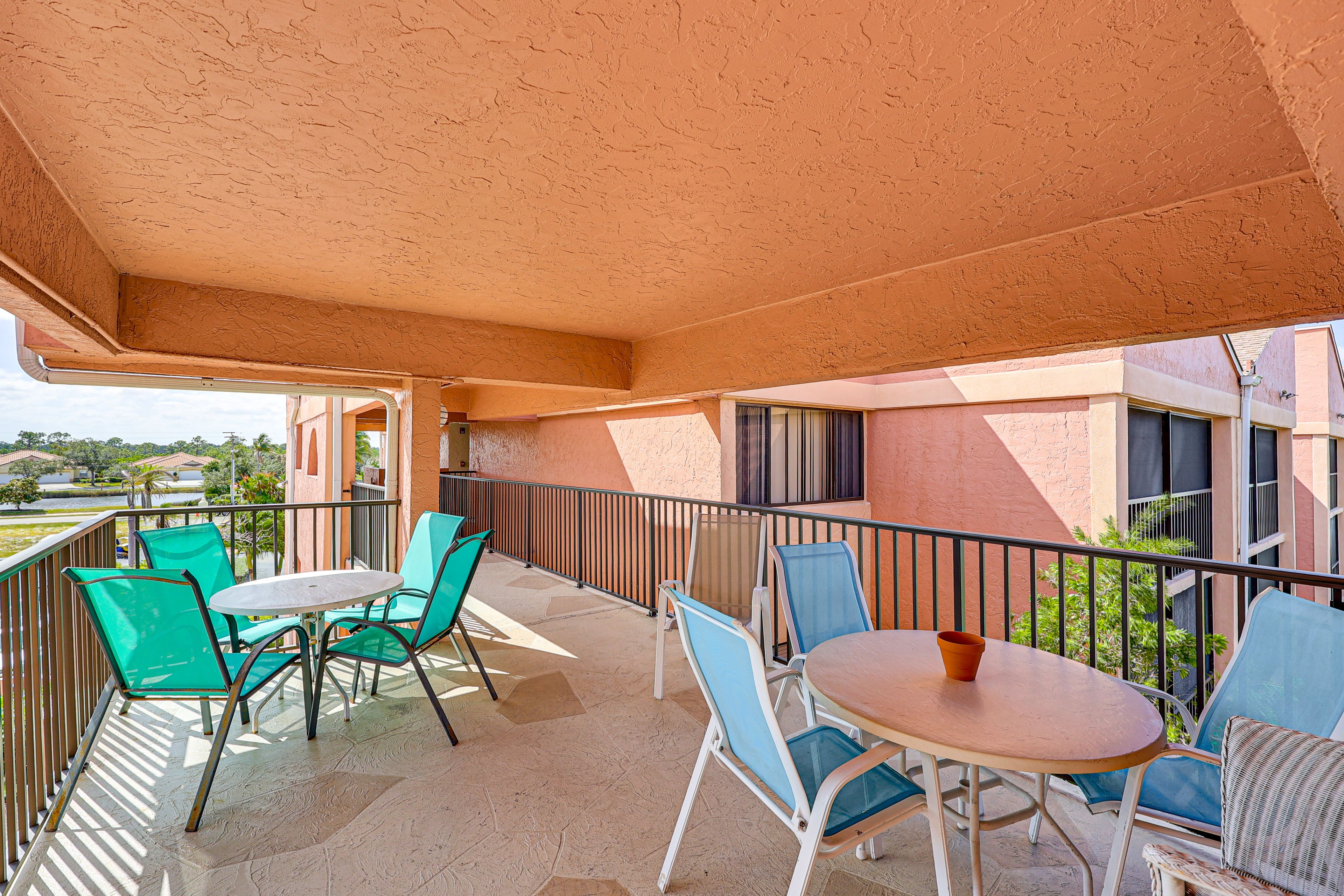 Community Amenities | Balcony