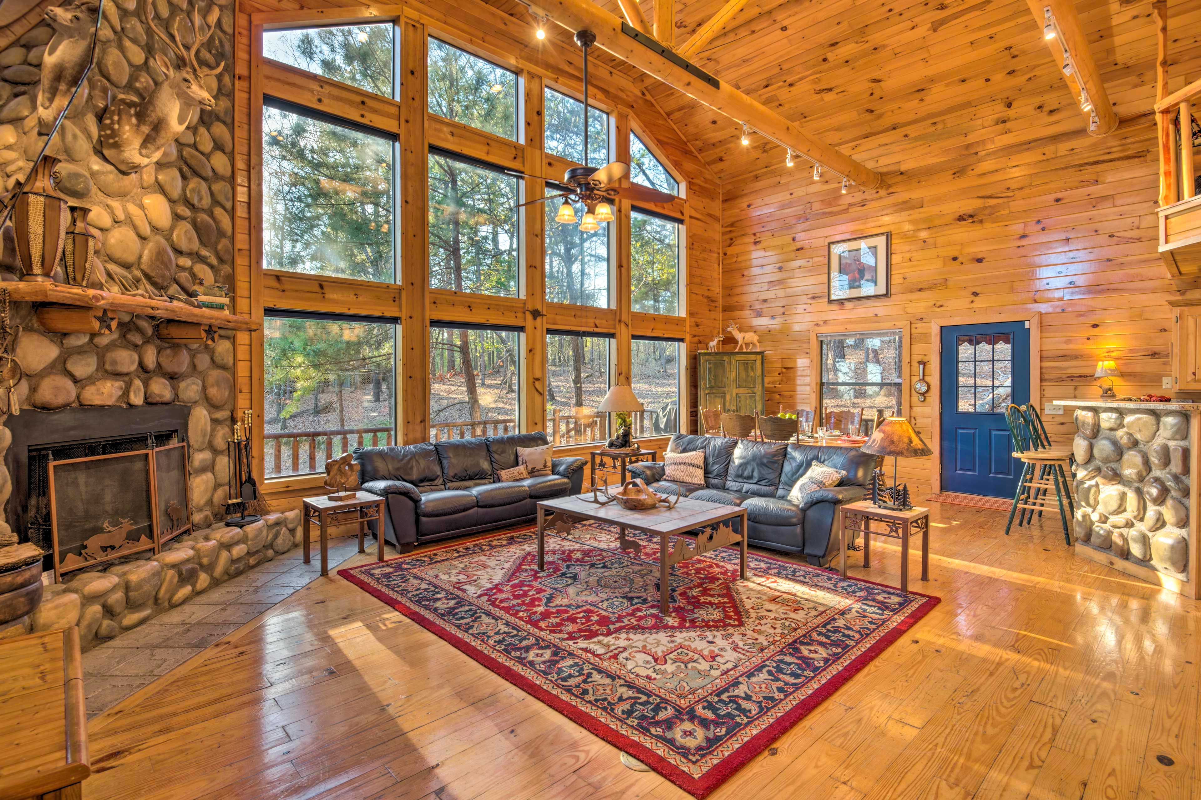 Book a trip to this luxurious 2-bed, 2-bath vacation rental cabin in Broken Bow.