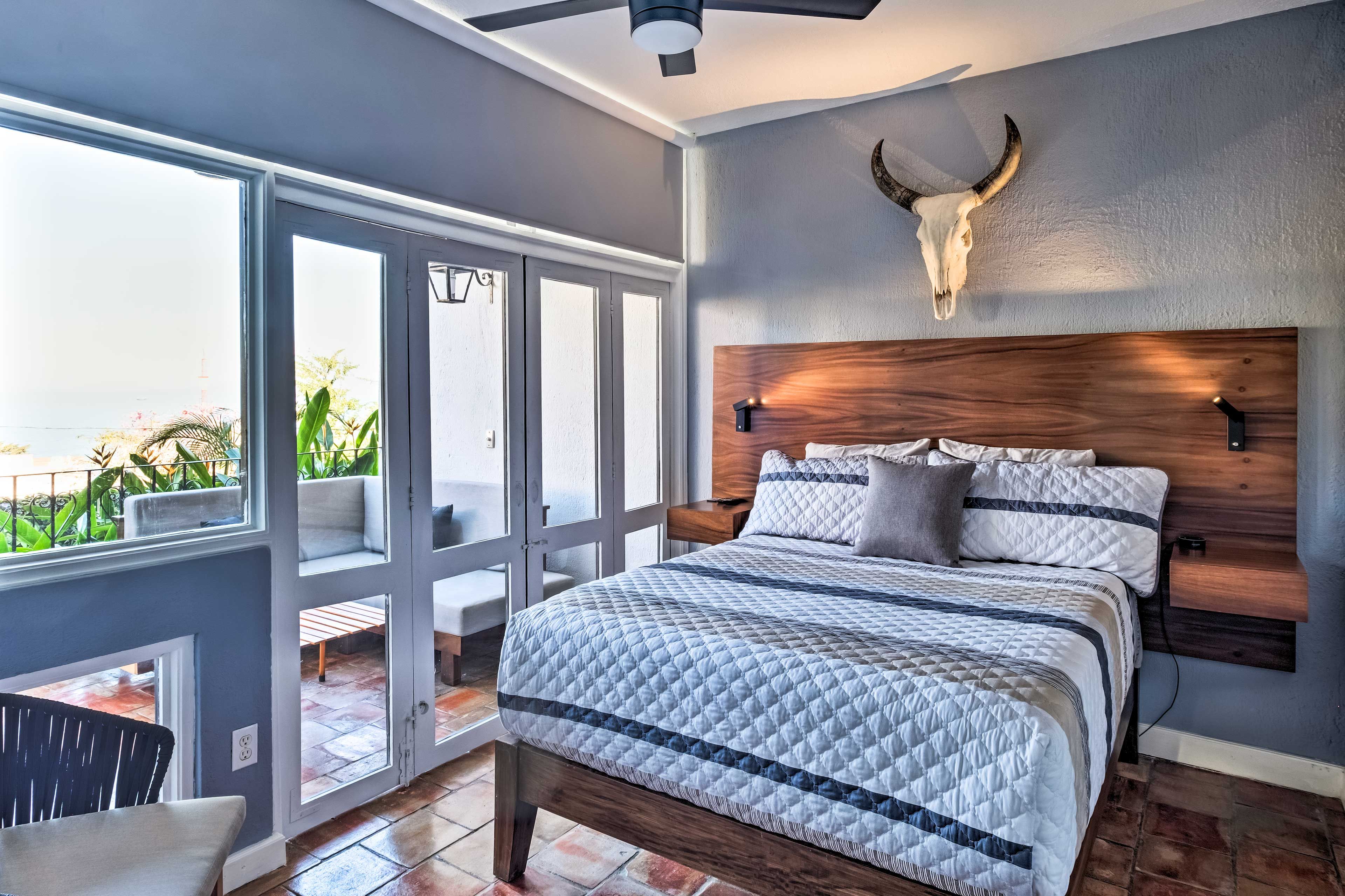 Bedroom | Queen Bed | Linens Provided