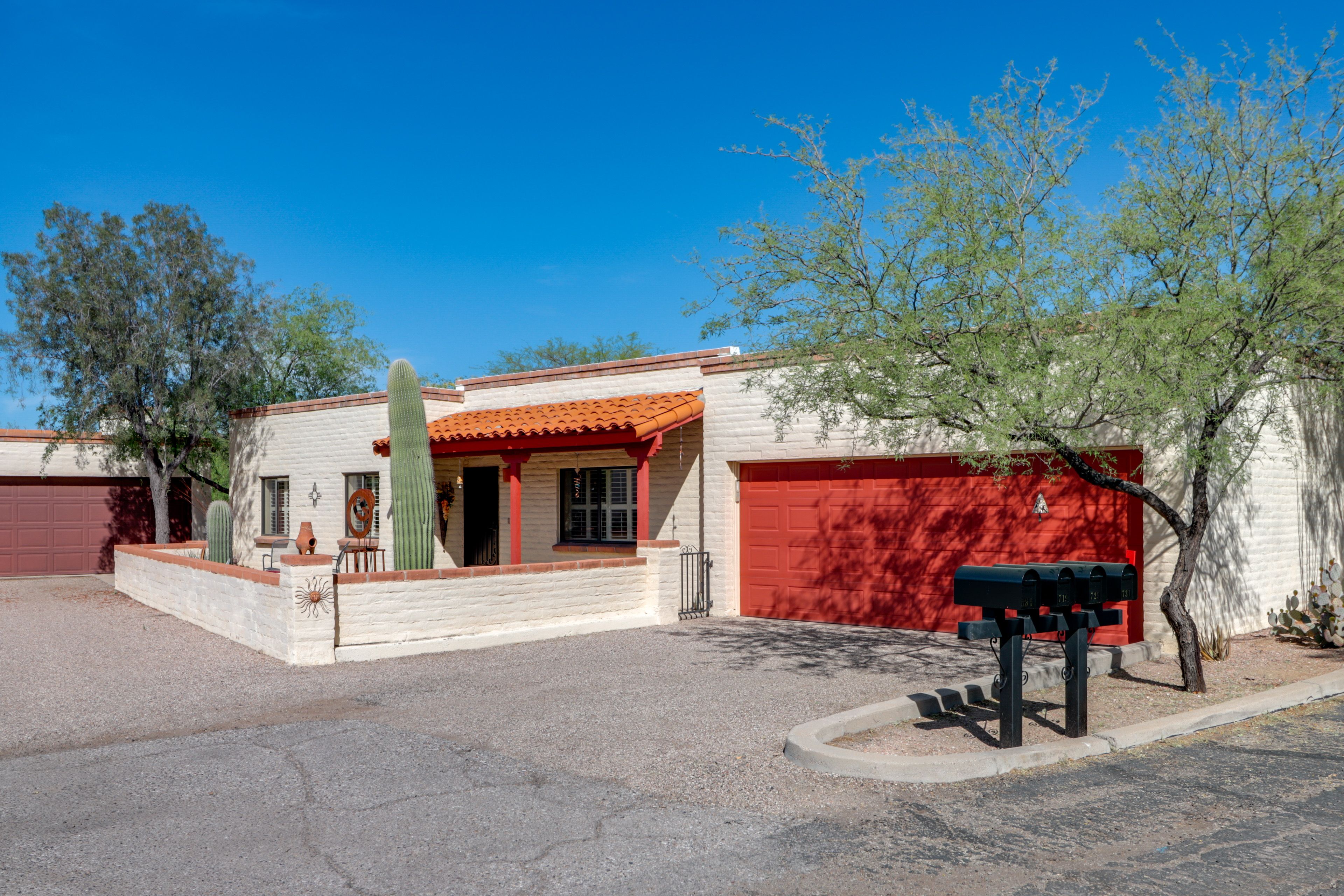Parking | Garage (2 Vehicles) | Driveway (1 Vehicle)