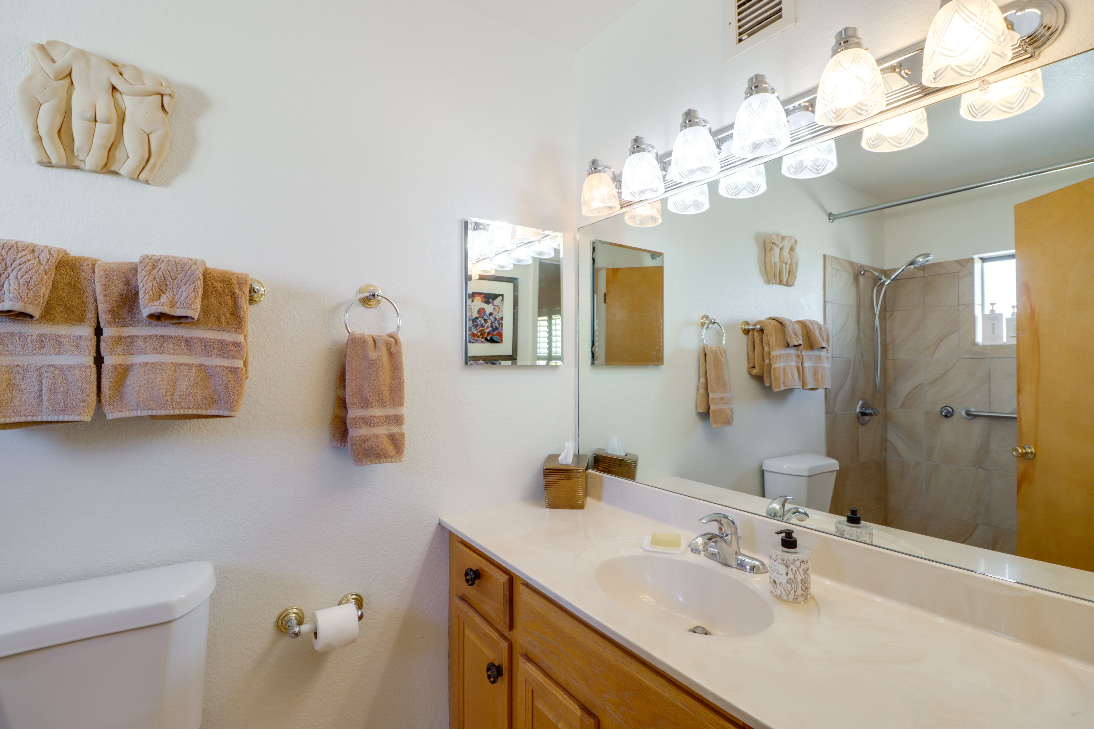 En-Suite Bathroom | Towels Provided