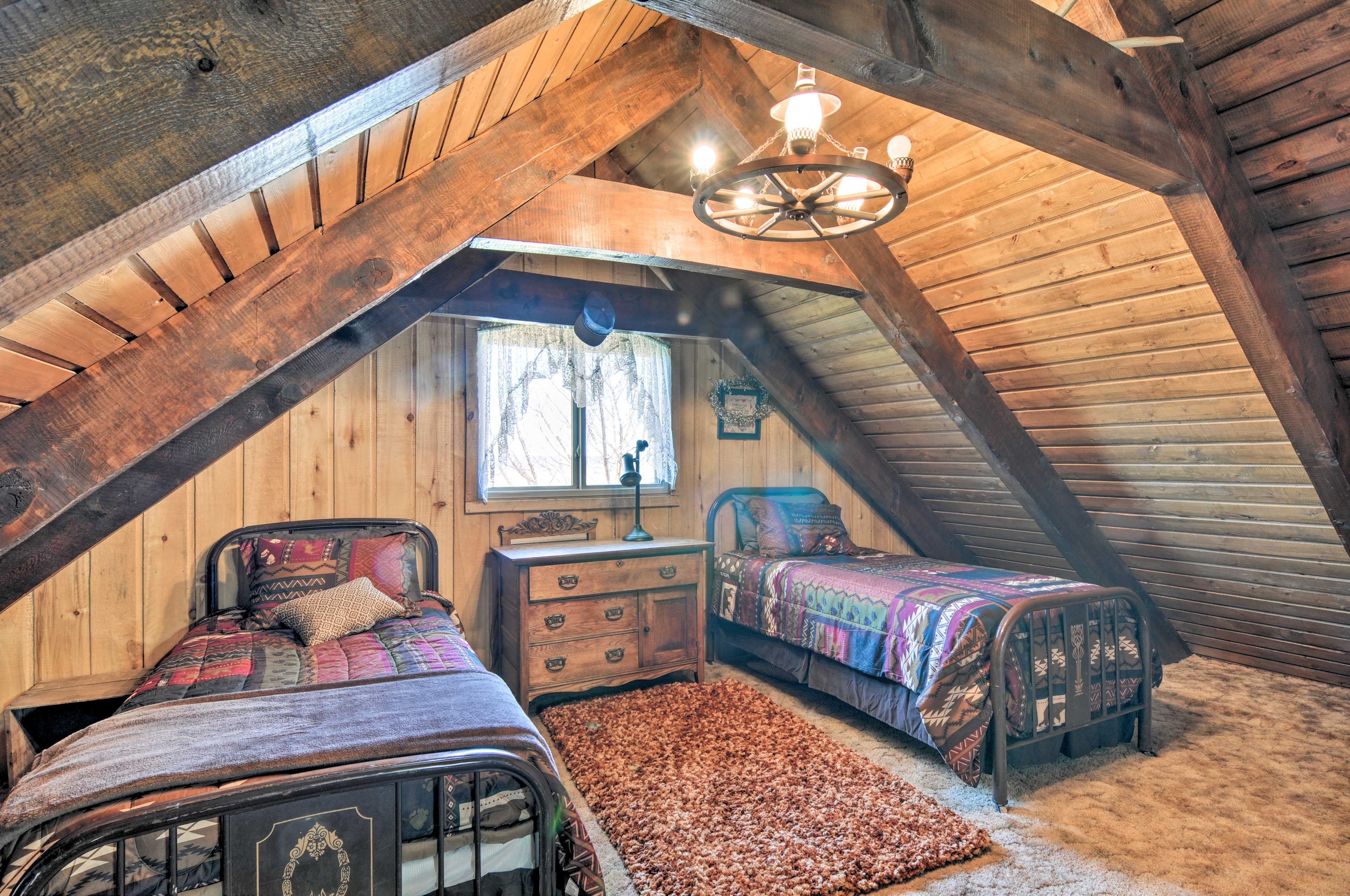Loft | 2 Twin Beds