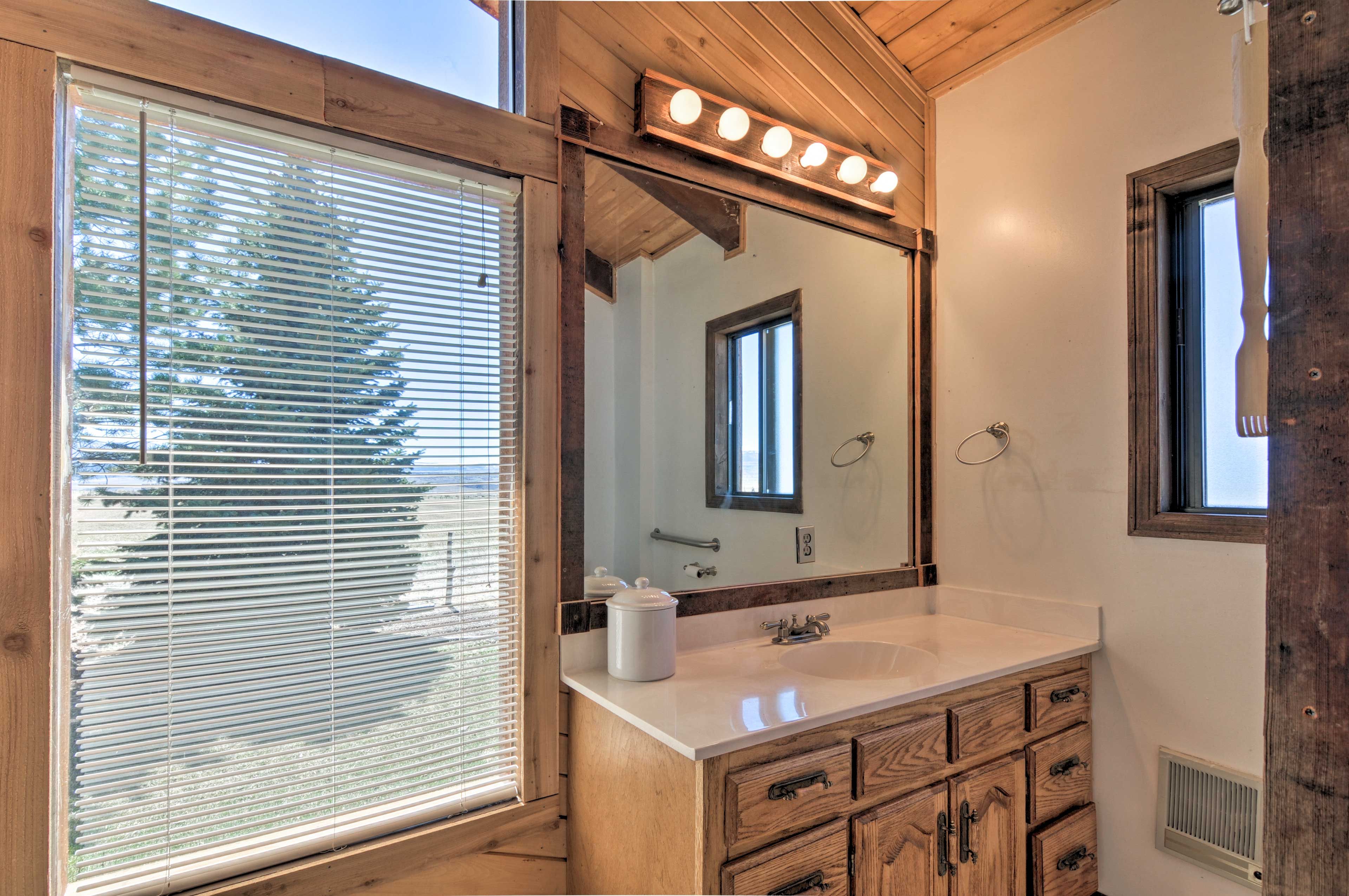 En-Suite Bathroom | Towels Provided