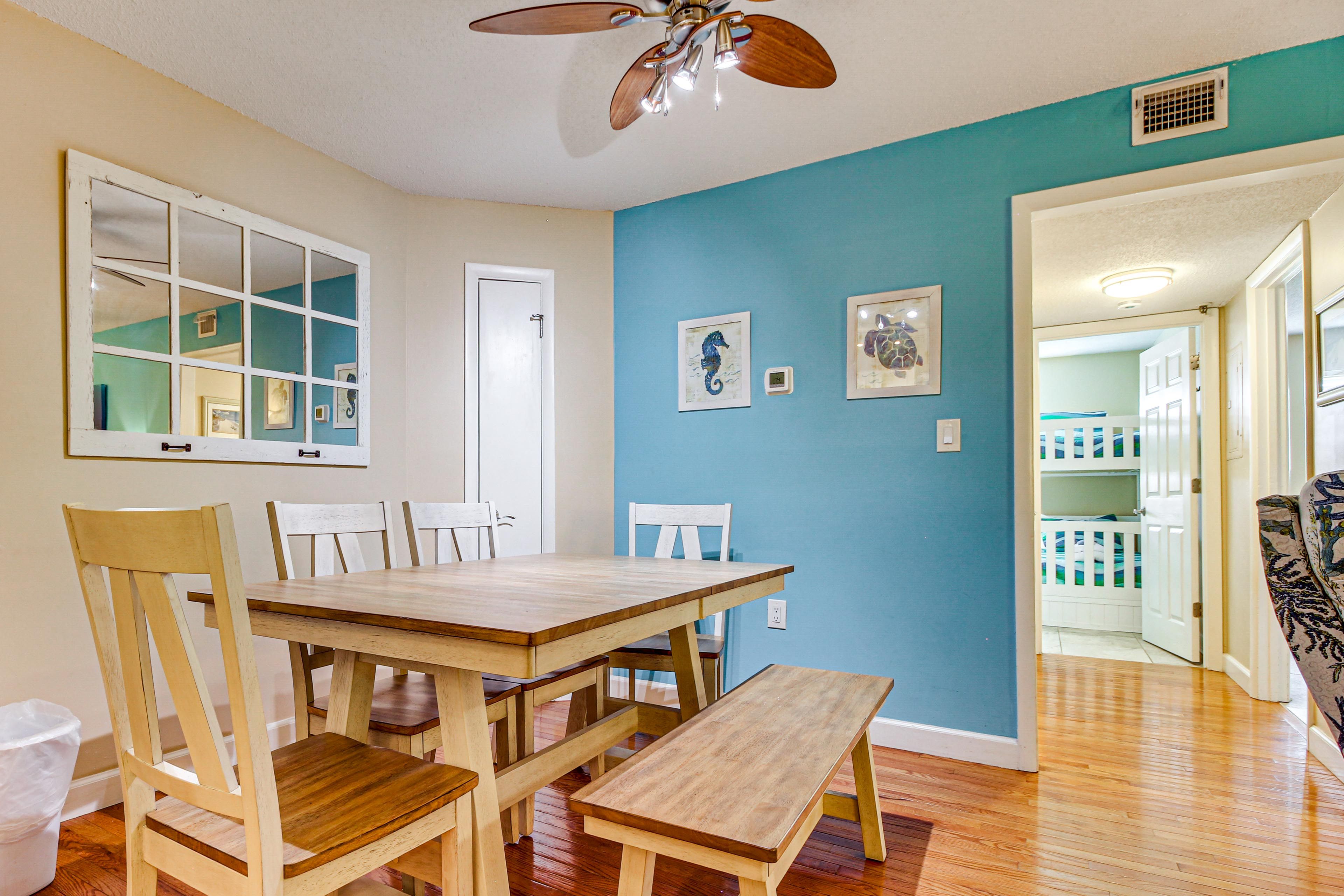 Dining Area | Dishware & Flatware Provided