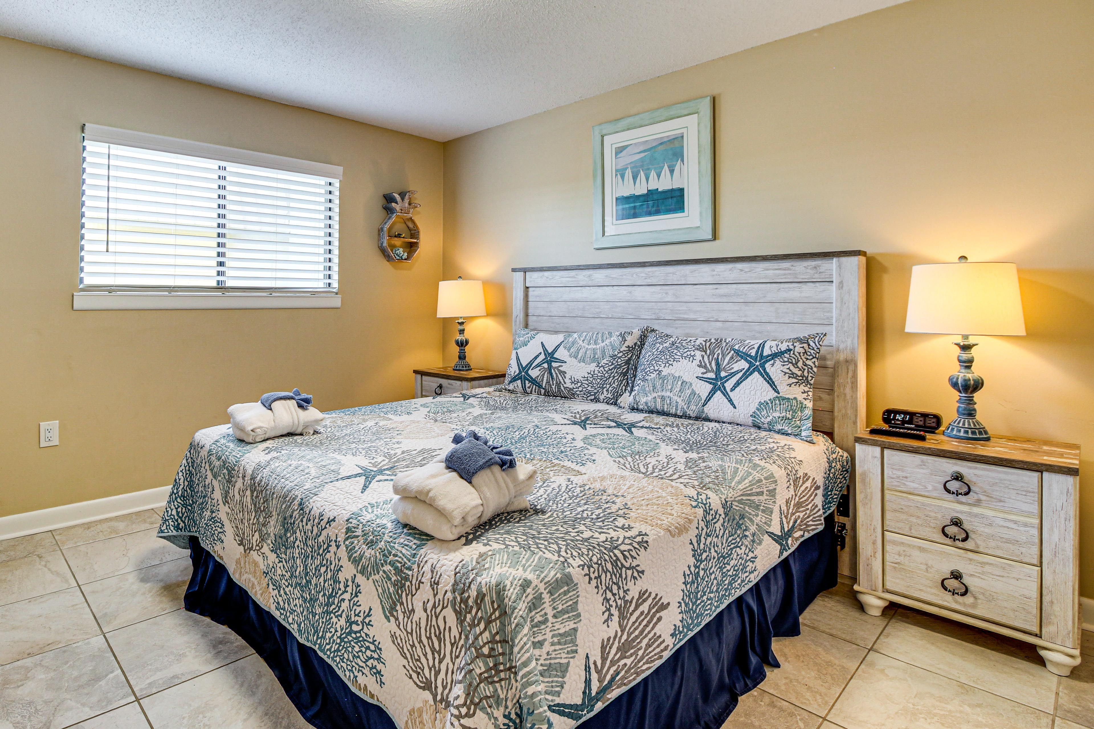 Bedroom 1 | King Bed