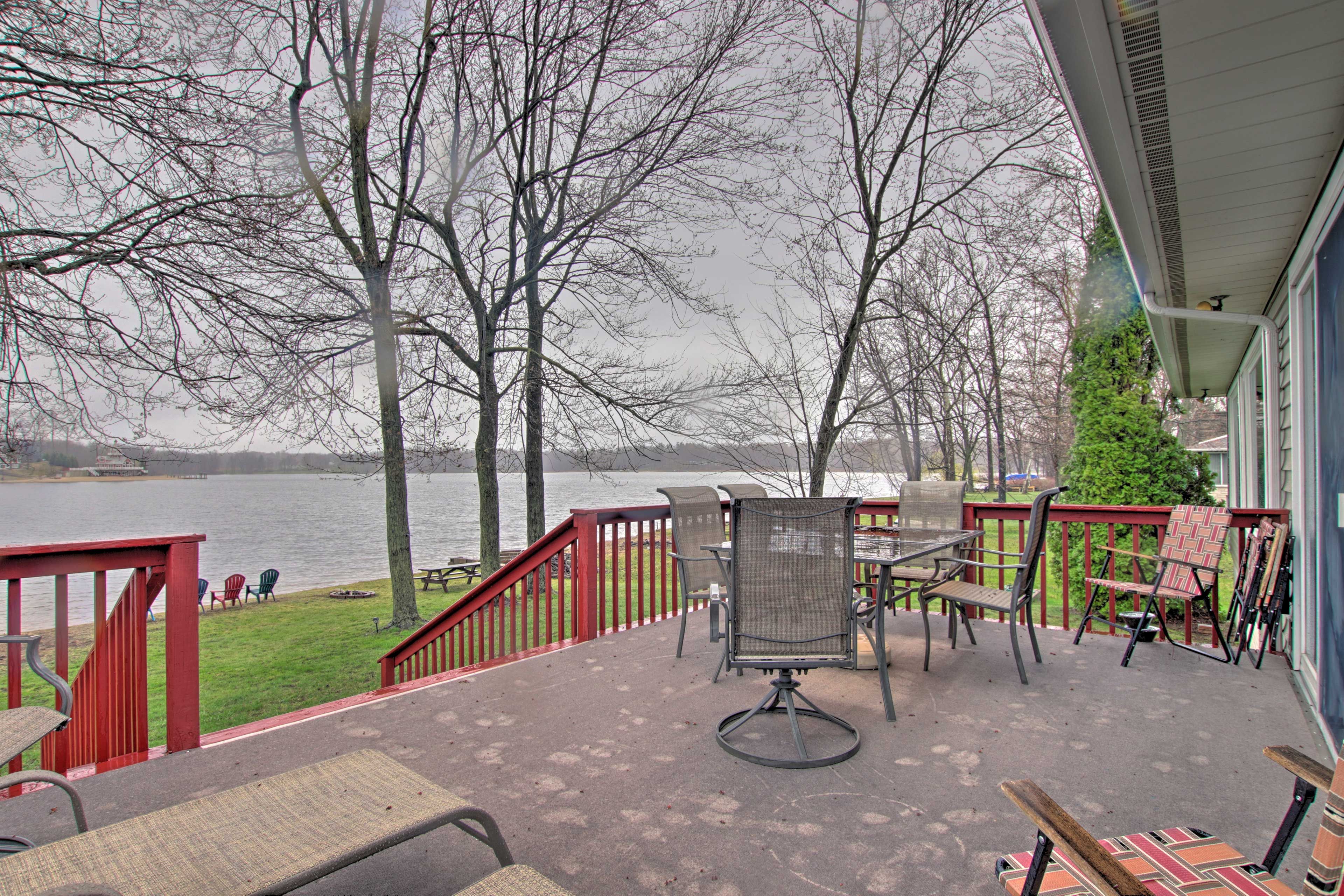 Feast al fresco on the open deck with breathtaking lake views!