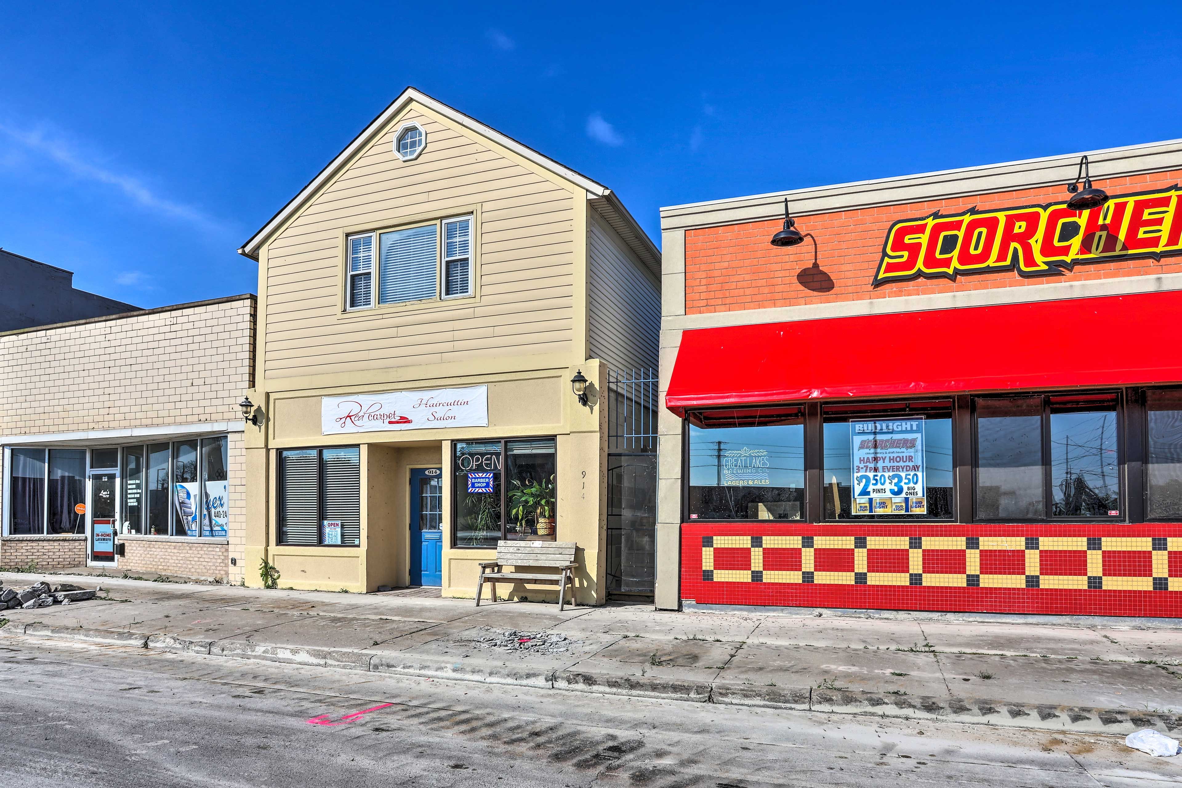 Apartment Exterior | Open Parking Lot | Street Parking