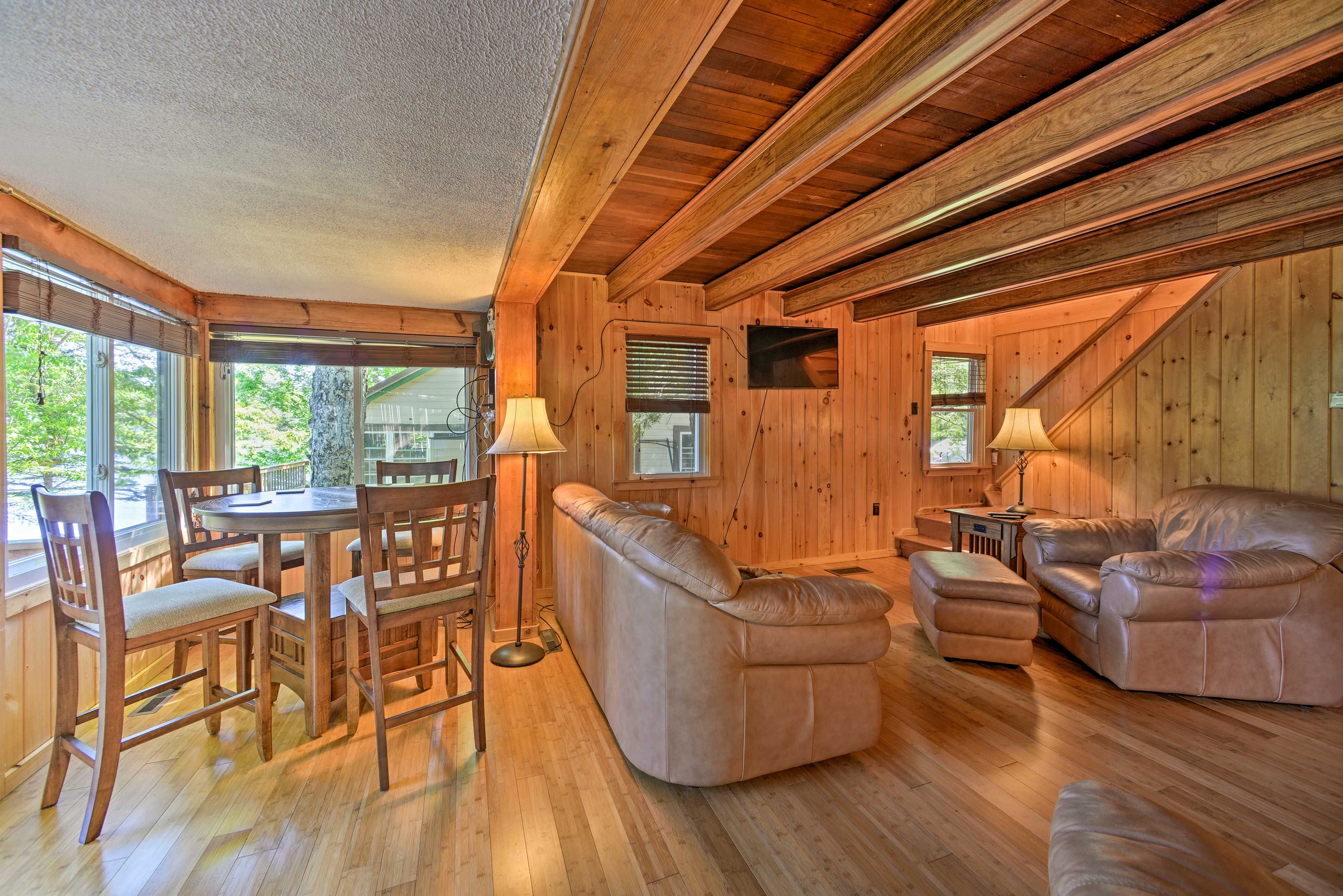 Play some cards, or sip your morning coffee at this 4-person bistro table!