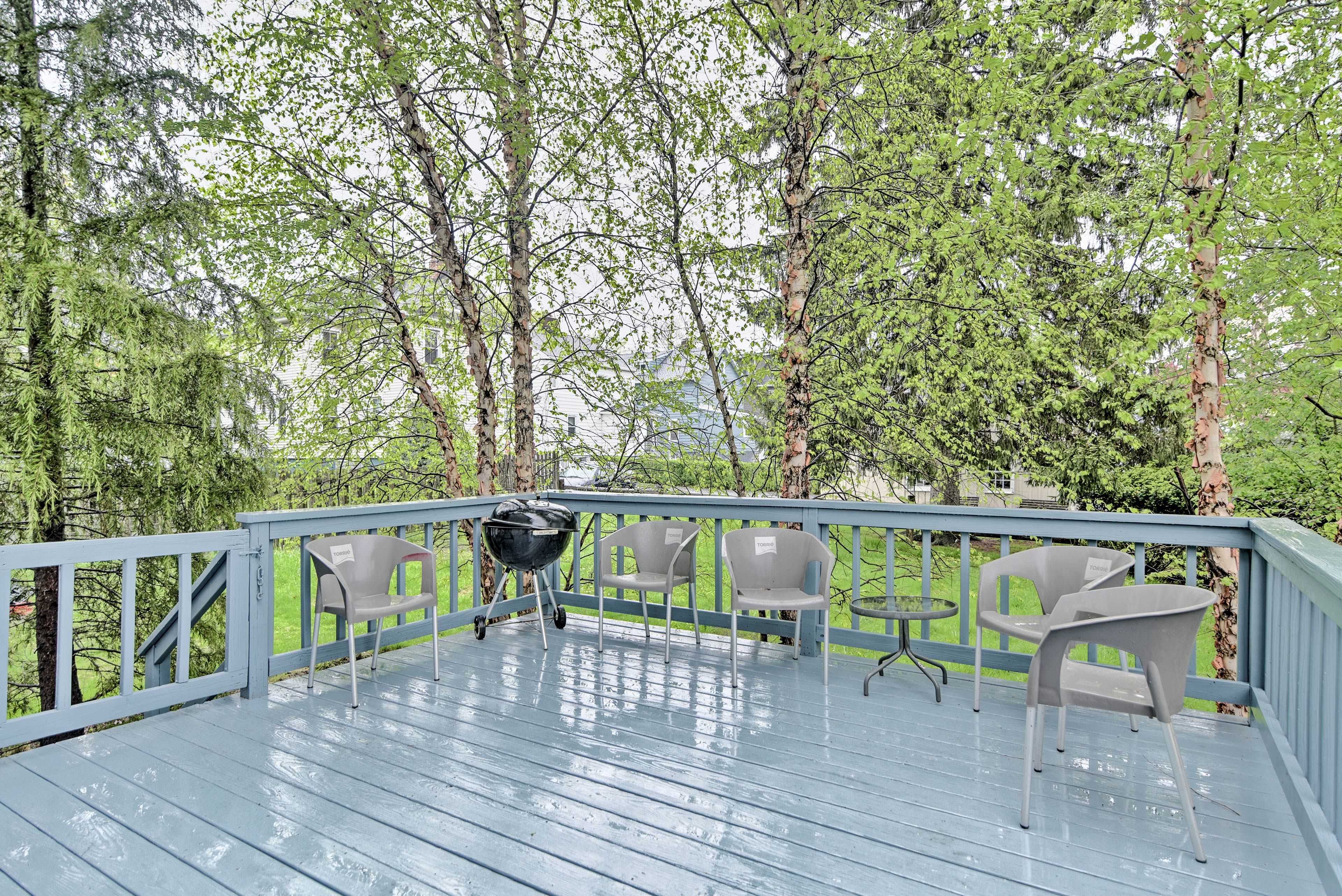 Private Deck w/ Gas Grill
