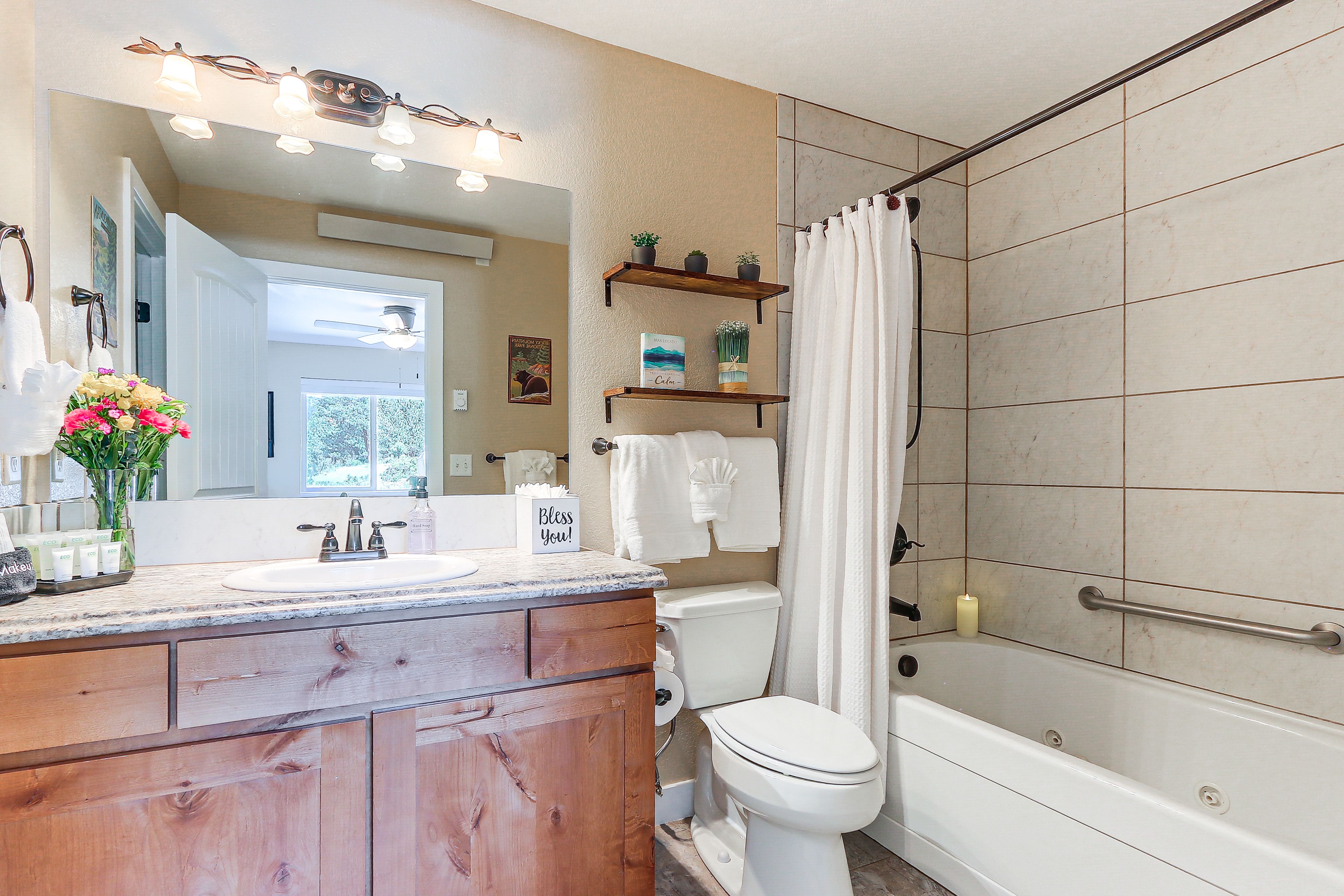 En-Suite Bathroom | Towels & Linens Provided