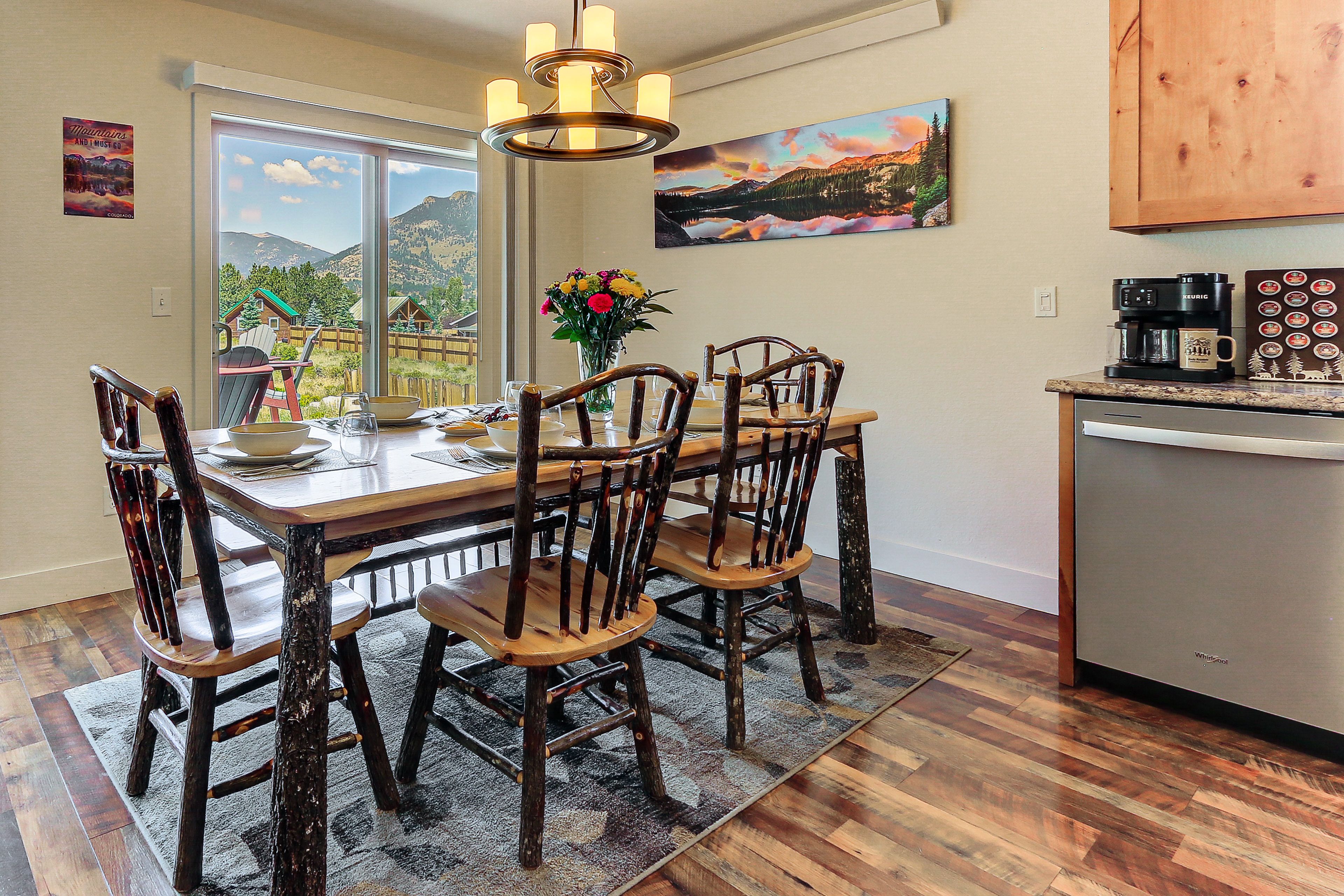 Dining Area | Dishes & Flatware Provided