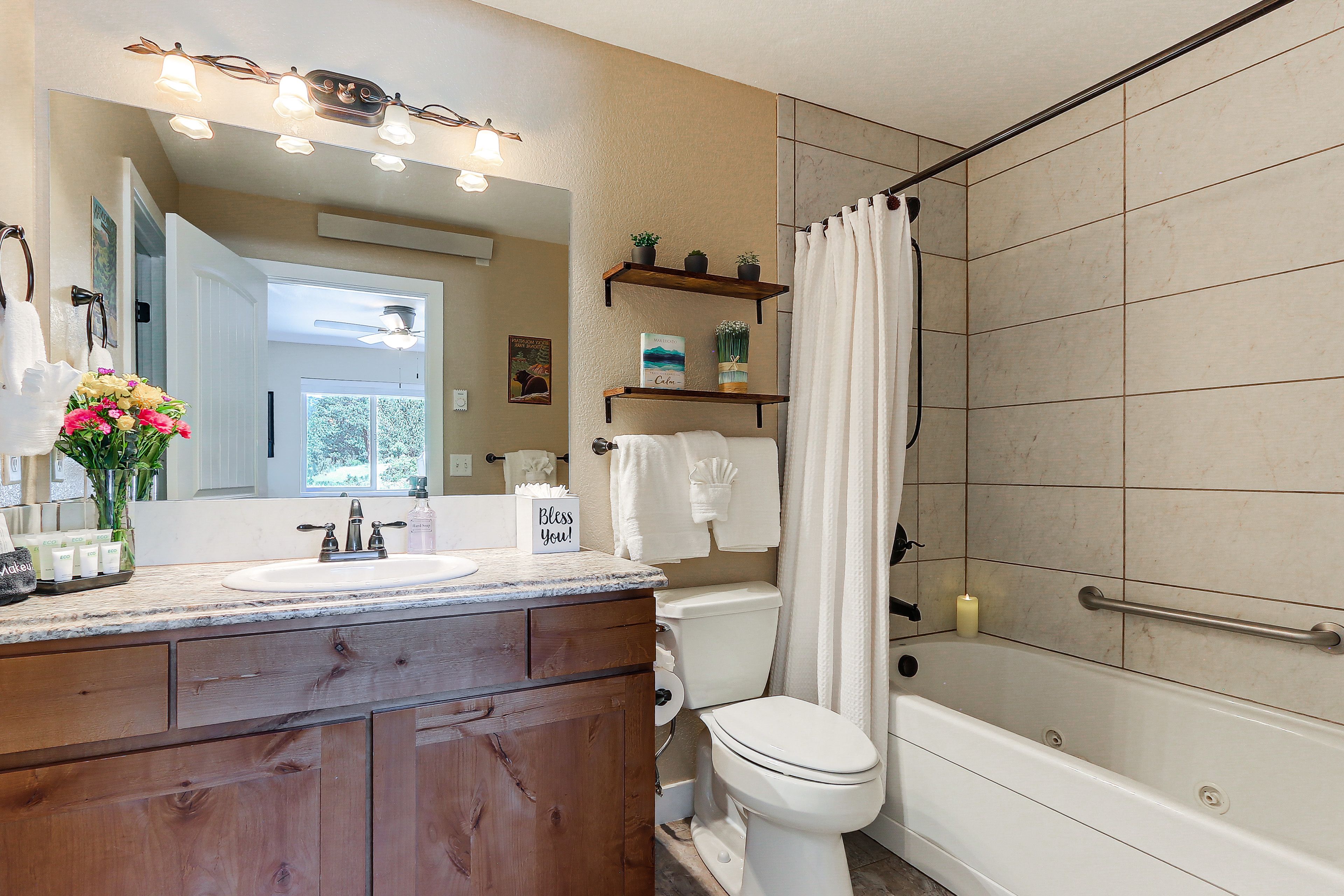 En-Suite Bathroom | Towels & Linens Provided