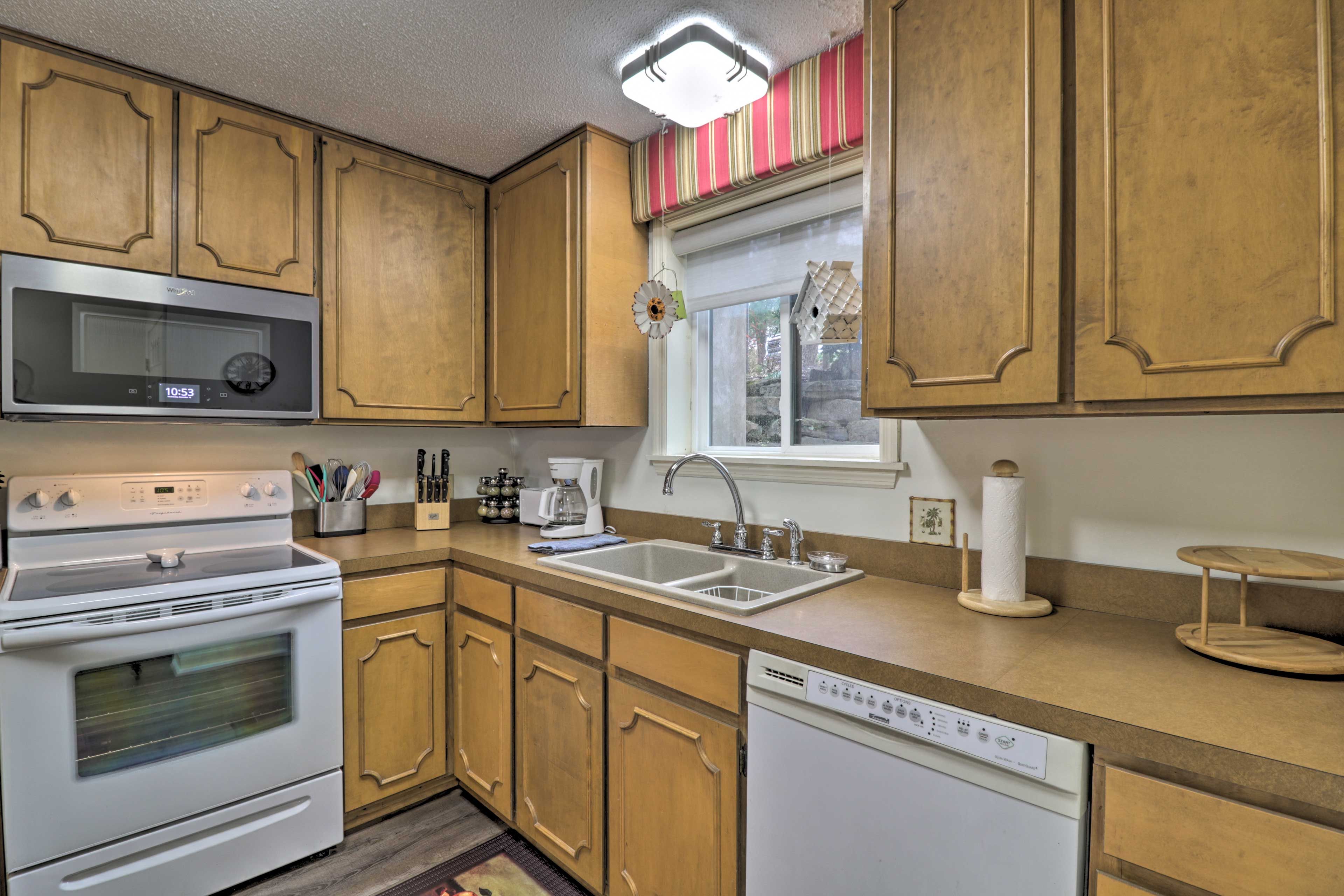 Fully Equipped Kitchen | Fully Stocked | Keurig