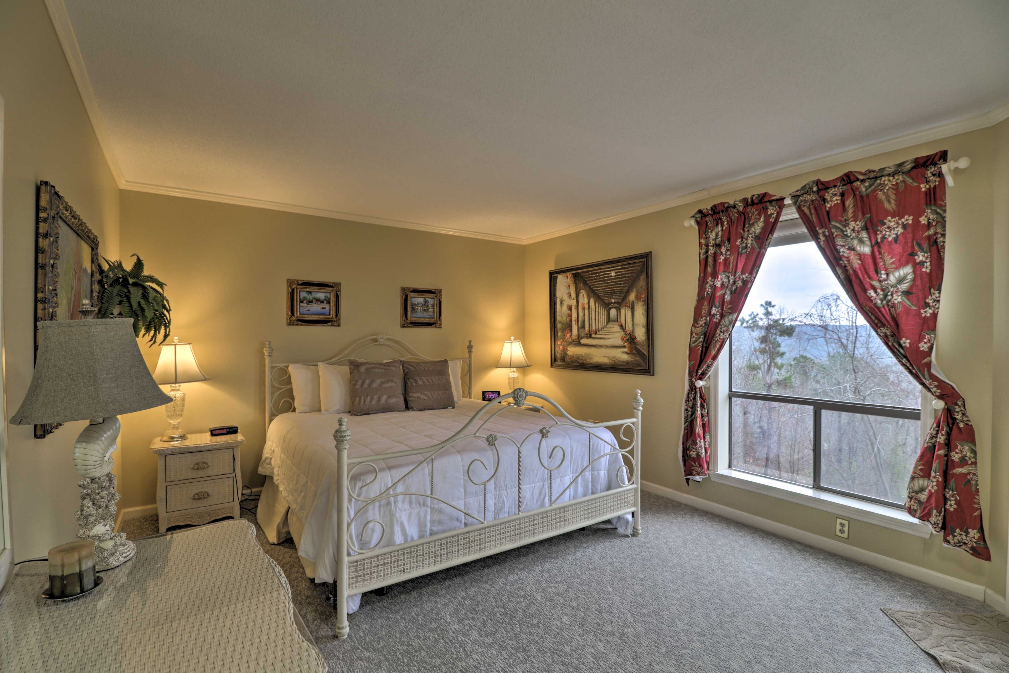Bedroom 1 | King Bed