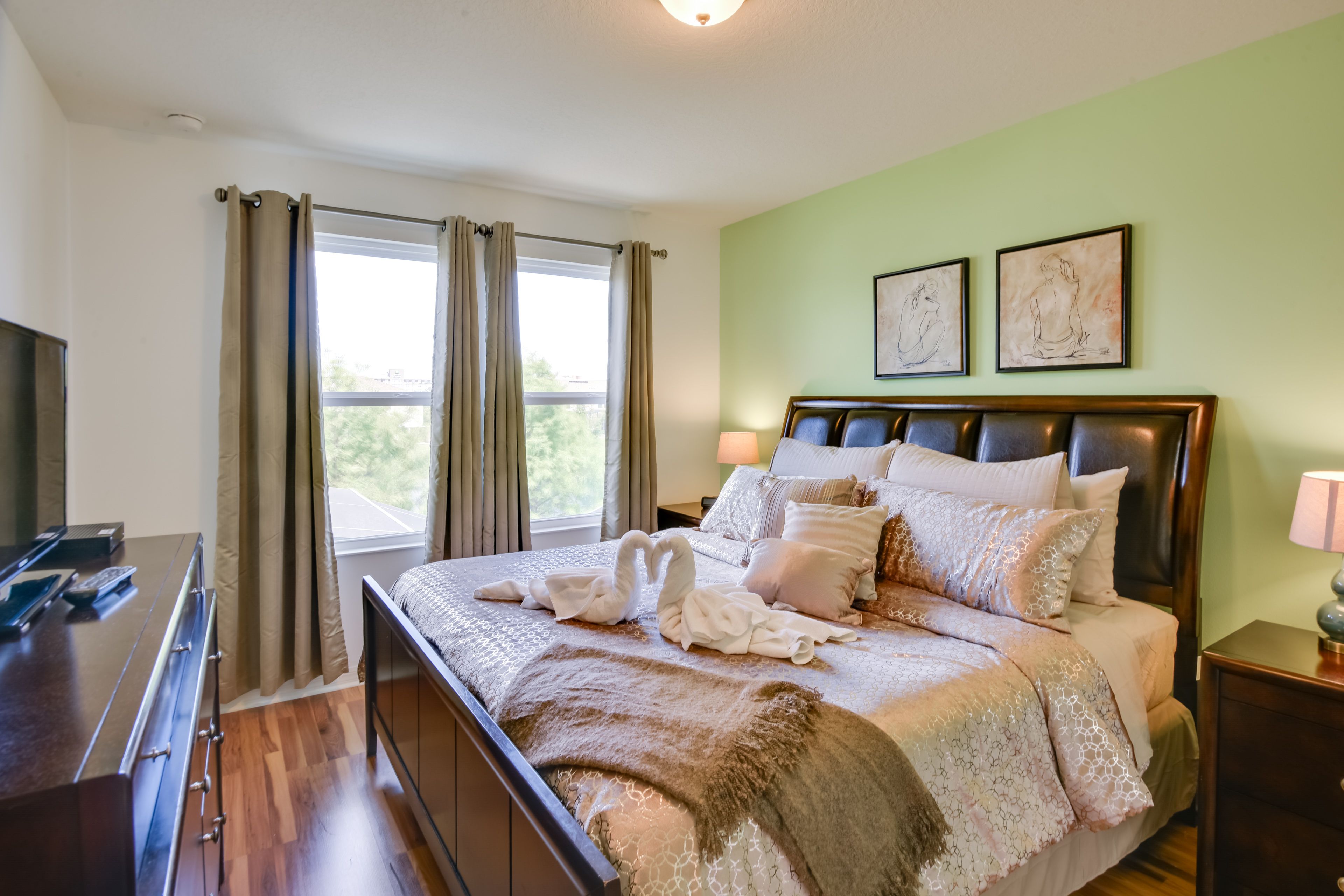 Bedroom 1 | King Bed | Linens Provided