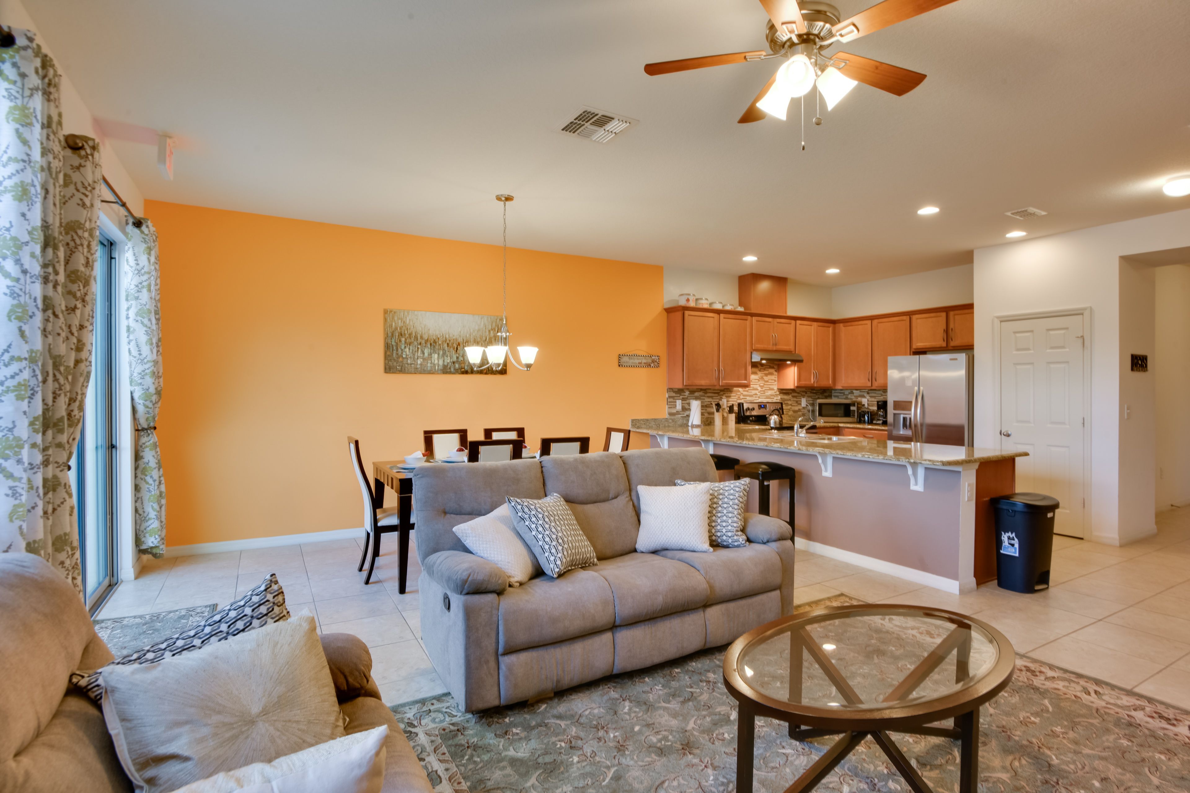 Living Room | Free WiFi | Cable TV | Central A/C & Heat
