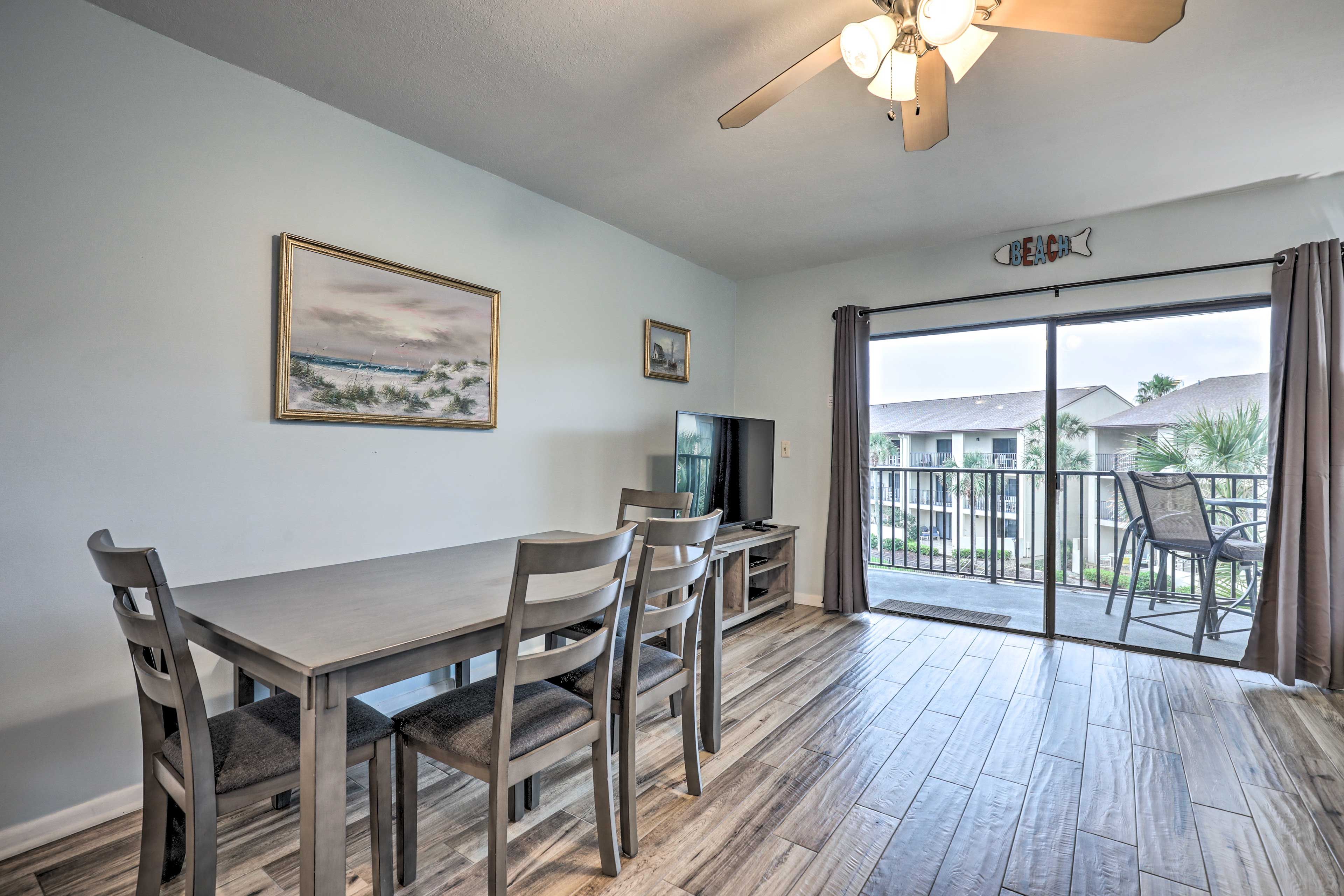 Dining Table | Dishware Provided