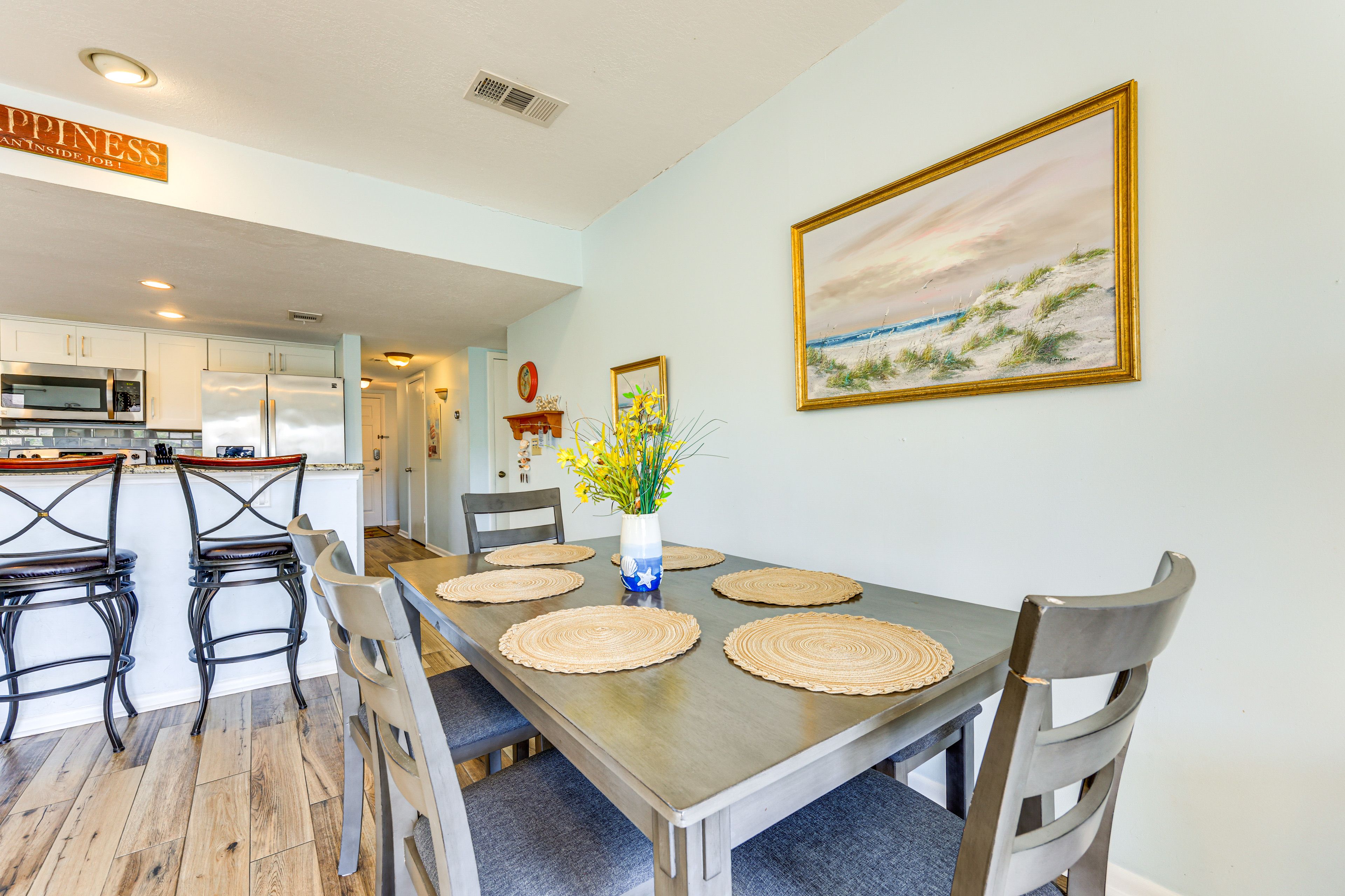 Dining Table | Dishware Provided