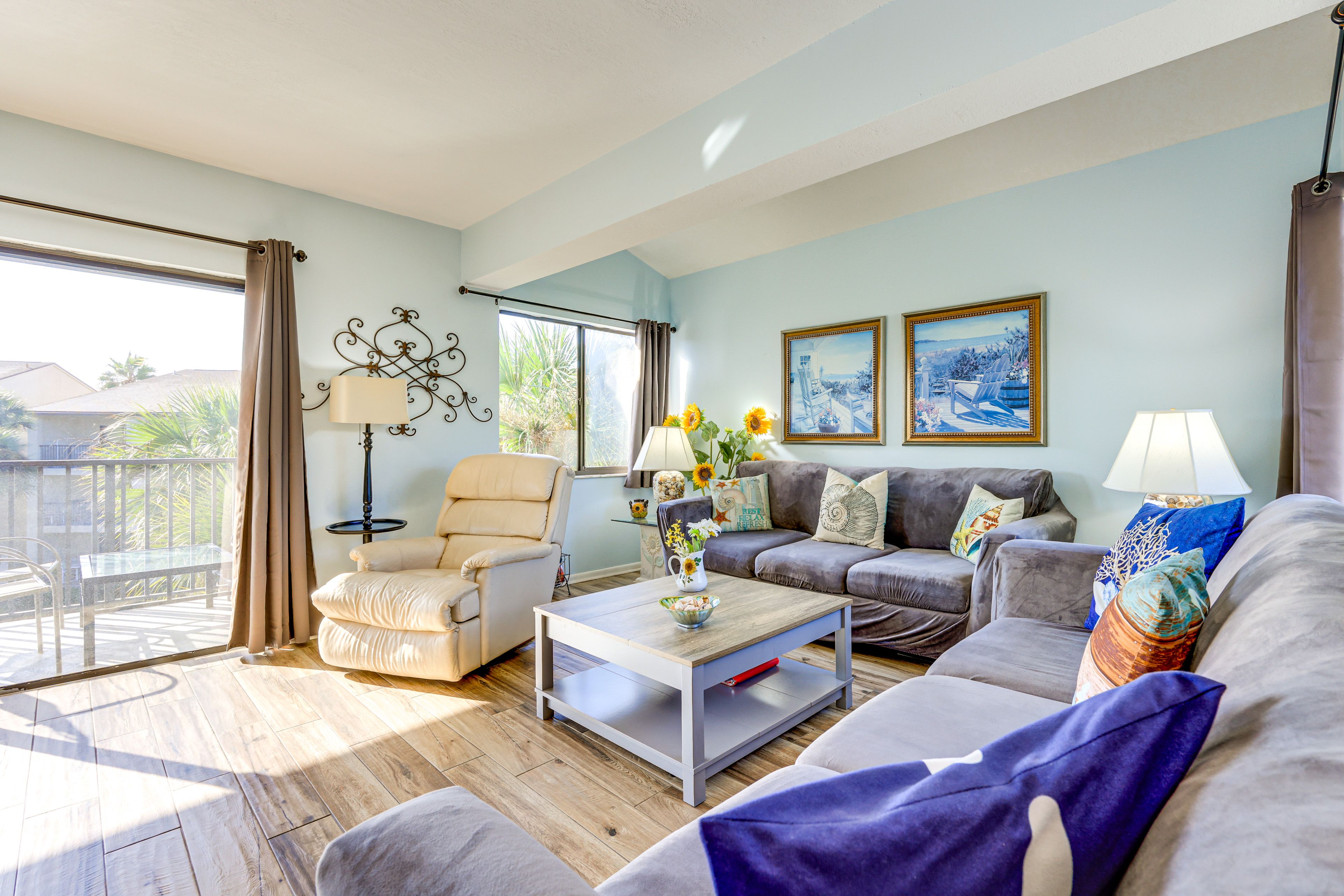 Living Room | Cable TV | Central A/C & Heat