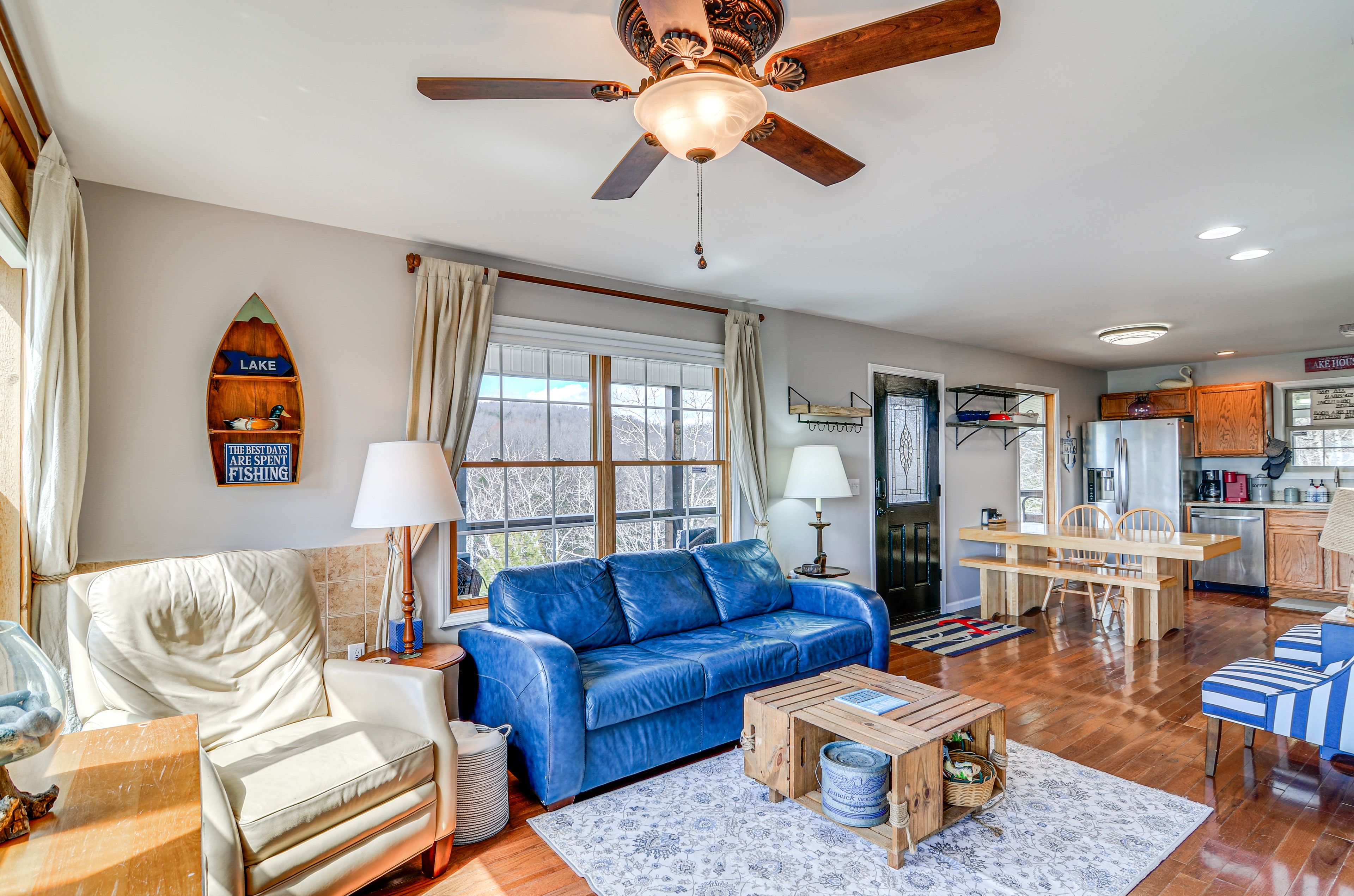 Living Room | Free WiFi | Central A/C