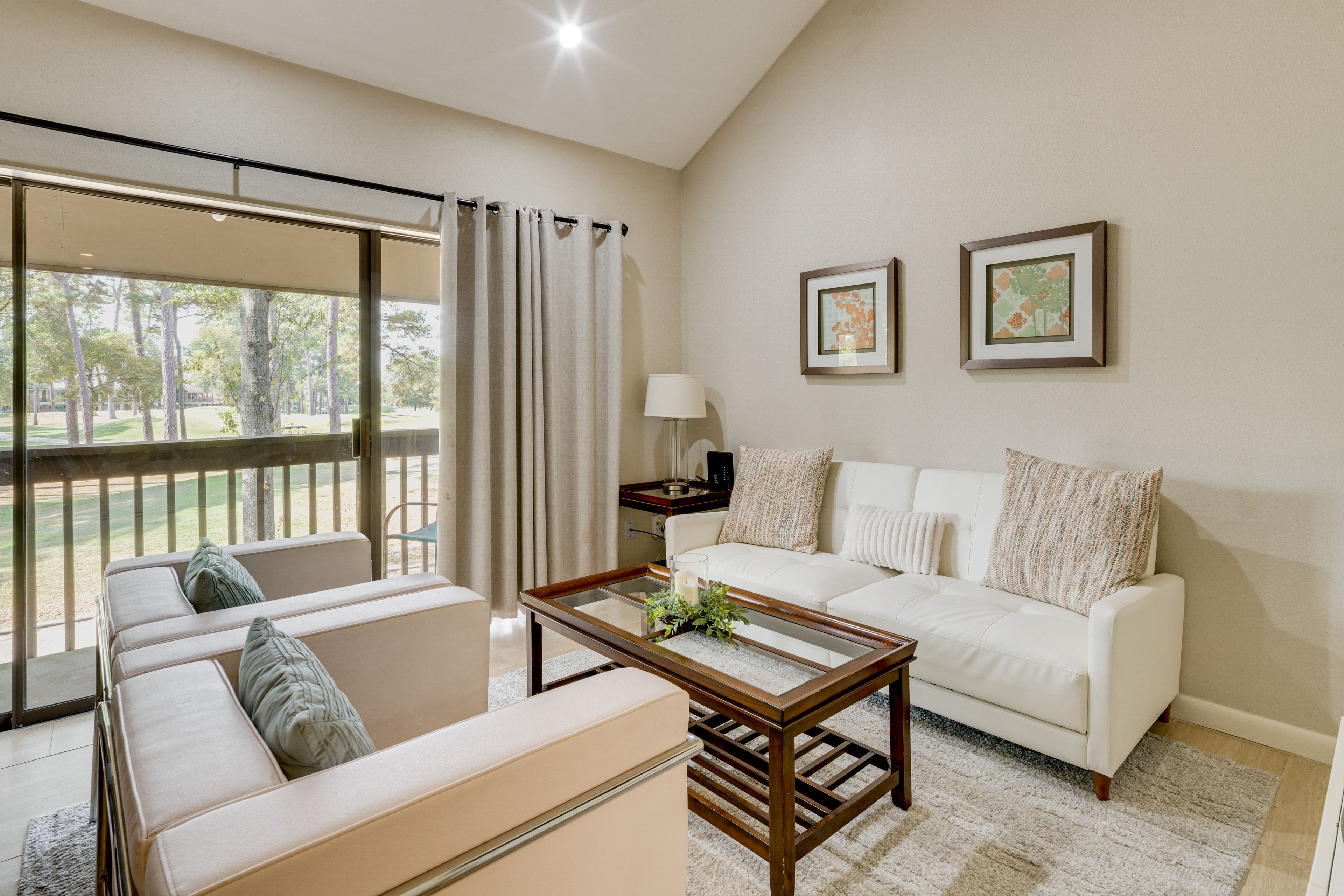 Living Room | 1st Floor | Twin Sleeper Sofa | Free WiFi | Smart TV