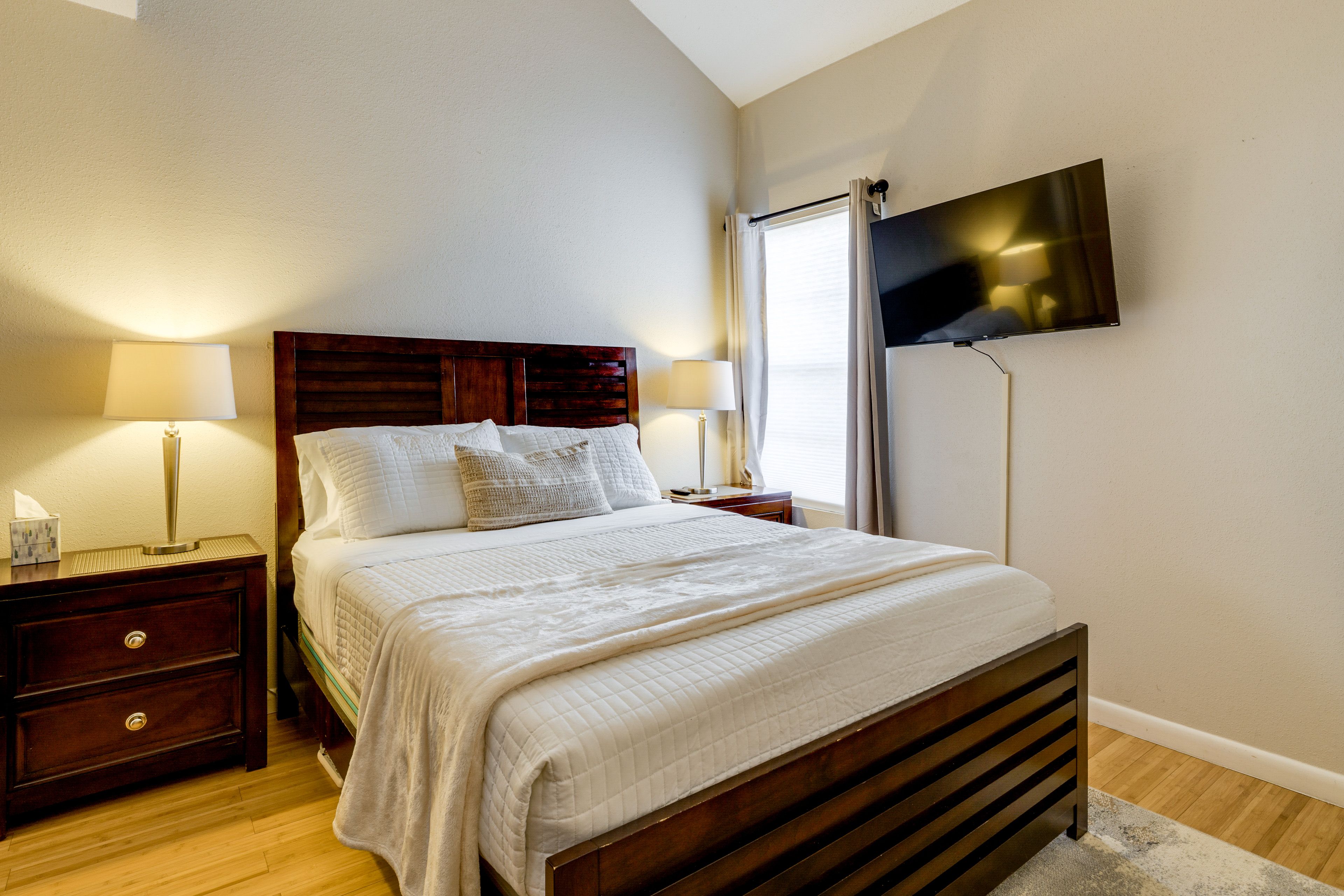 Bedroom 1 | 1st Floor | Full Bed | Smart TV | Linens Provided