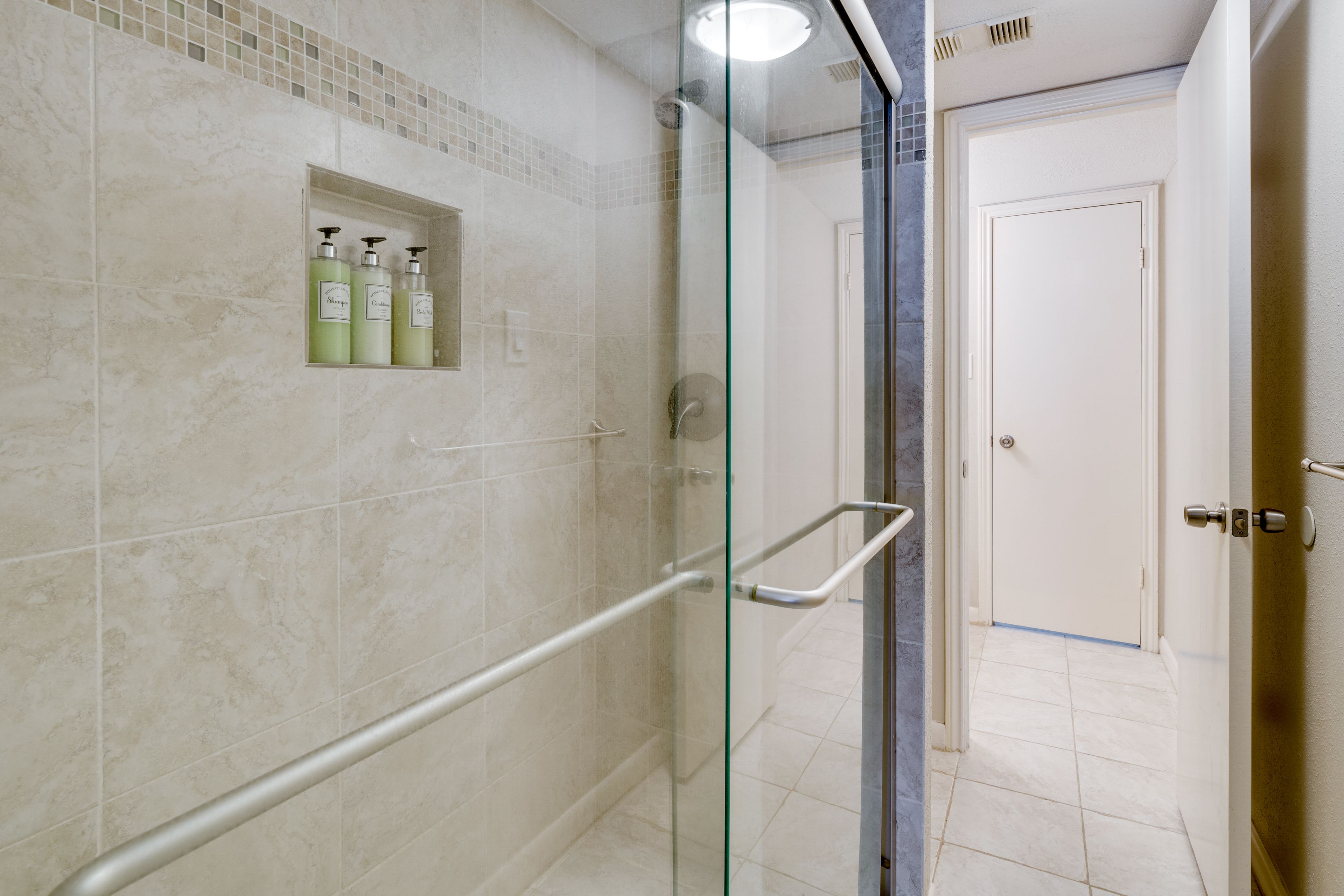 En-Suite Bathroom | 1st Floor | Towels Provided